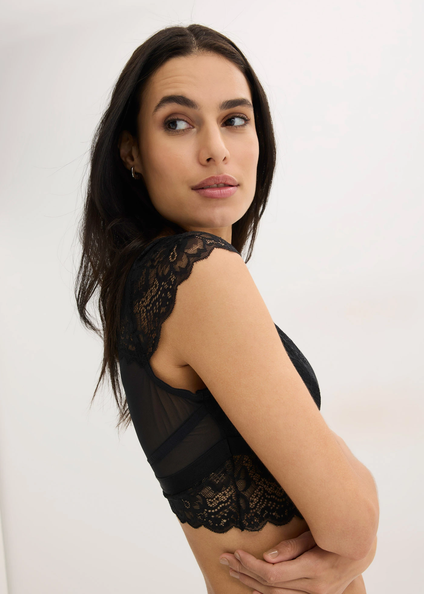 Biustonosz bustier bez fiszbinów, z kwiatową koronką • czarny • sklep bonprix