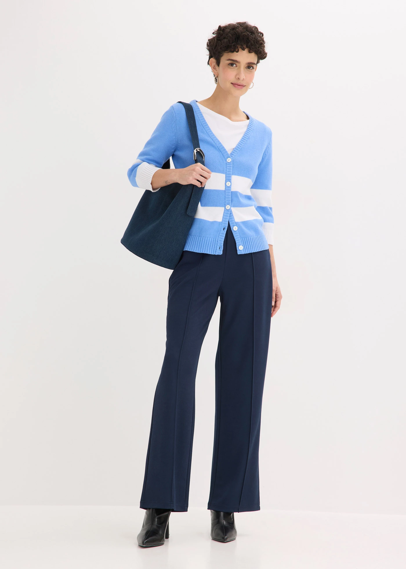 Gilet en maille de coton • bleu moyen-blanc rayé • Boutique bonprix