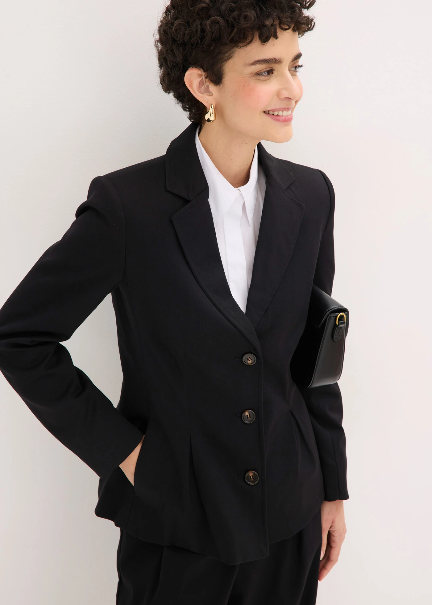 Blazer cu pense • negru • magazin bonprix