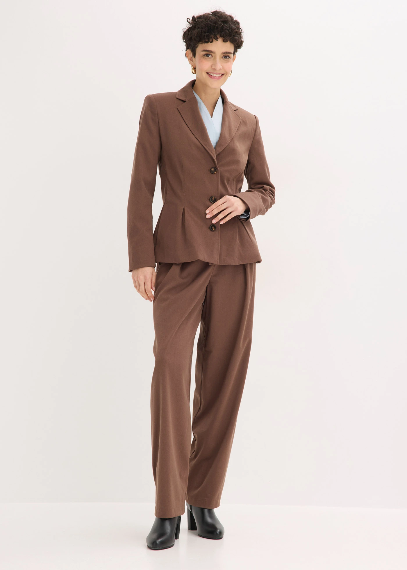 Blézer bedolgozott hajtásokkal • barna • bonprix áruház