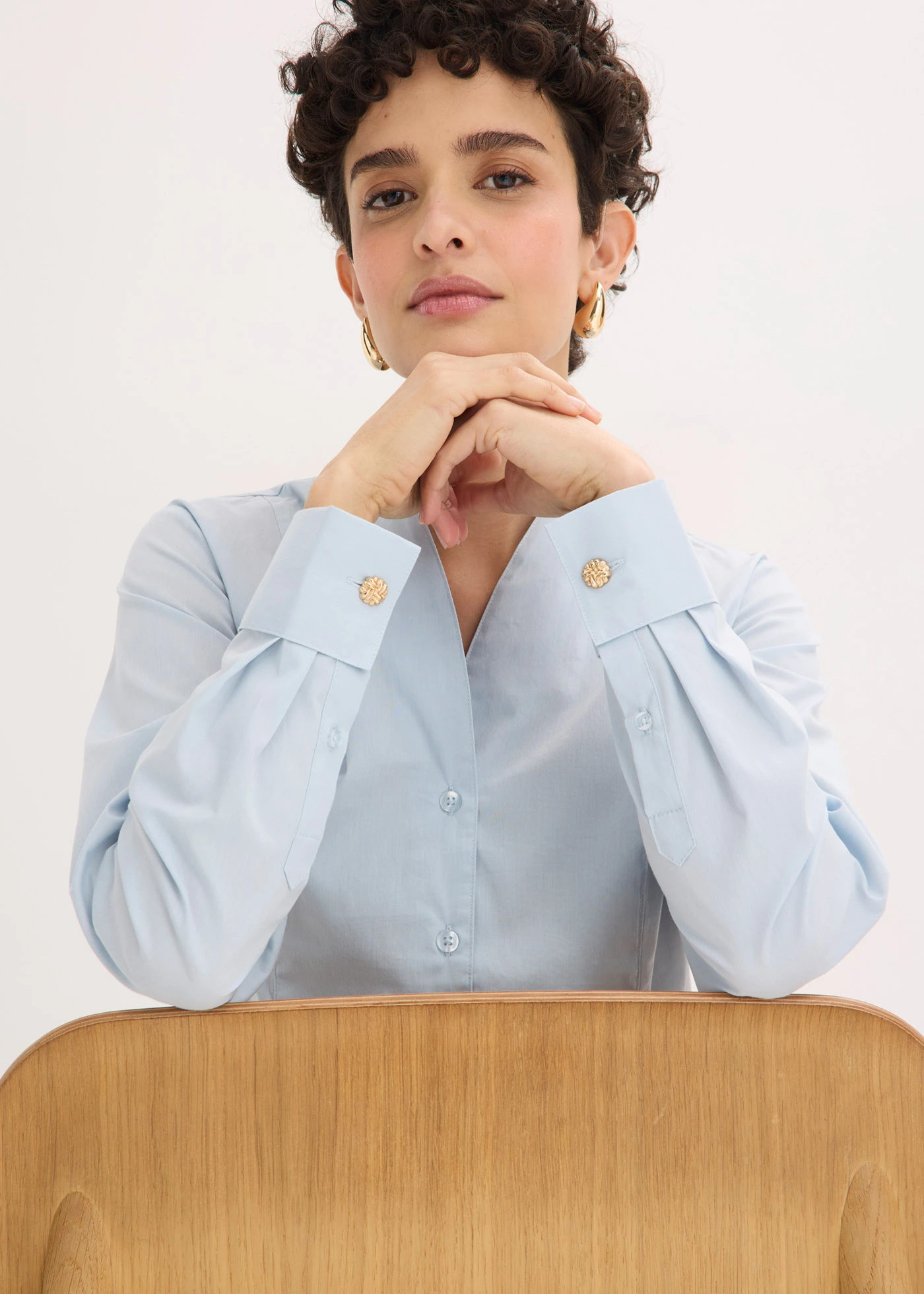 Popeline blouse met opstaande kraag • poederblauw • bonprix online shop