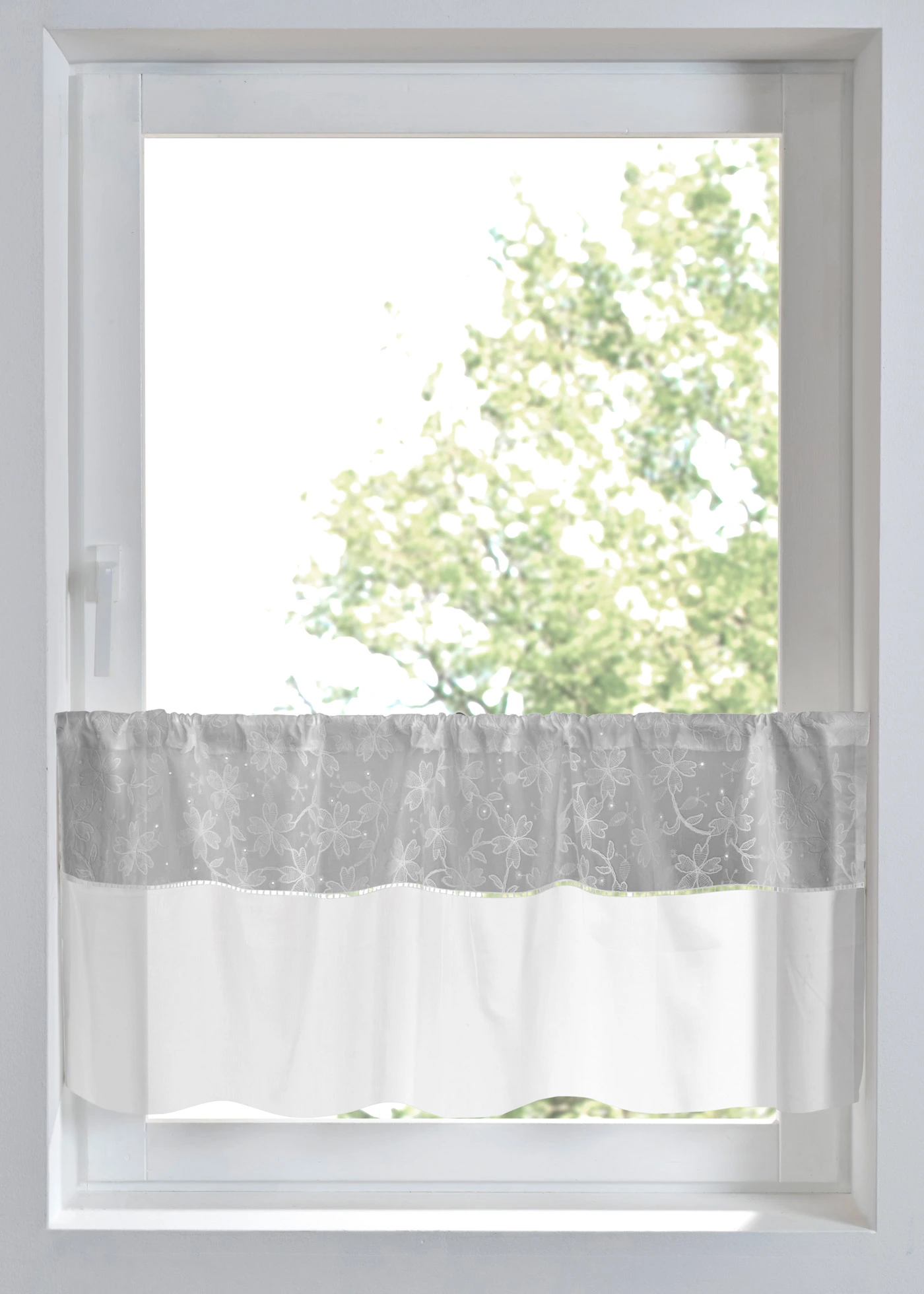 Brise-bise en coton avec broderies • gris/blanc • Boutique bonprix