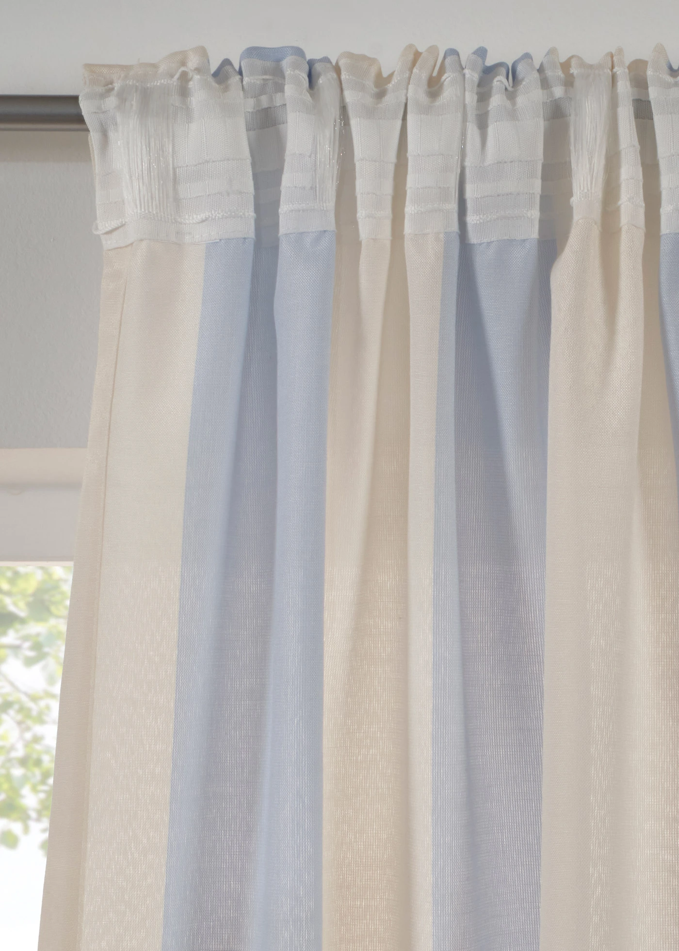 Draperie cu dungi, cu poliester reciclat, disponibilă și în dimensiune extralungă (1 buc.) • albastru/crem dungat vertical • magazin bonprix