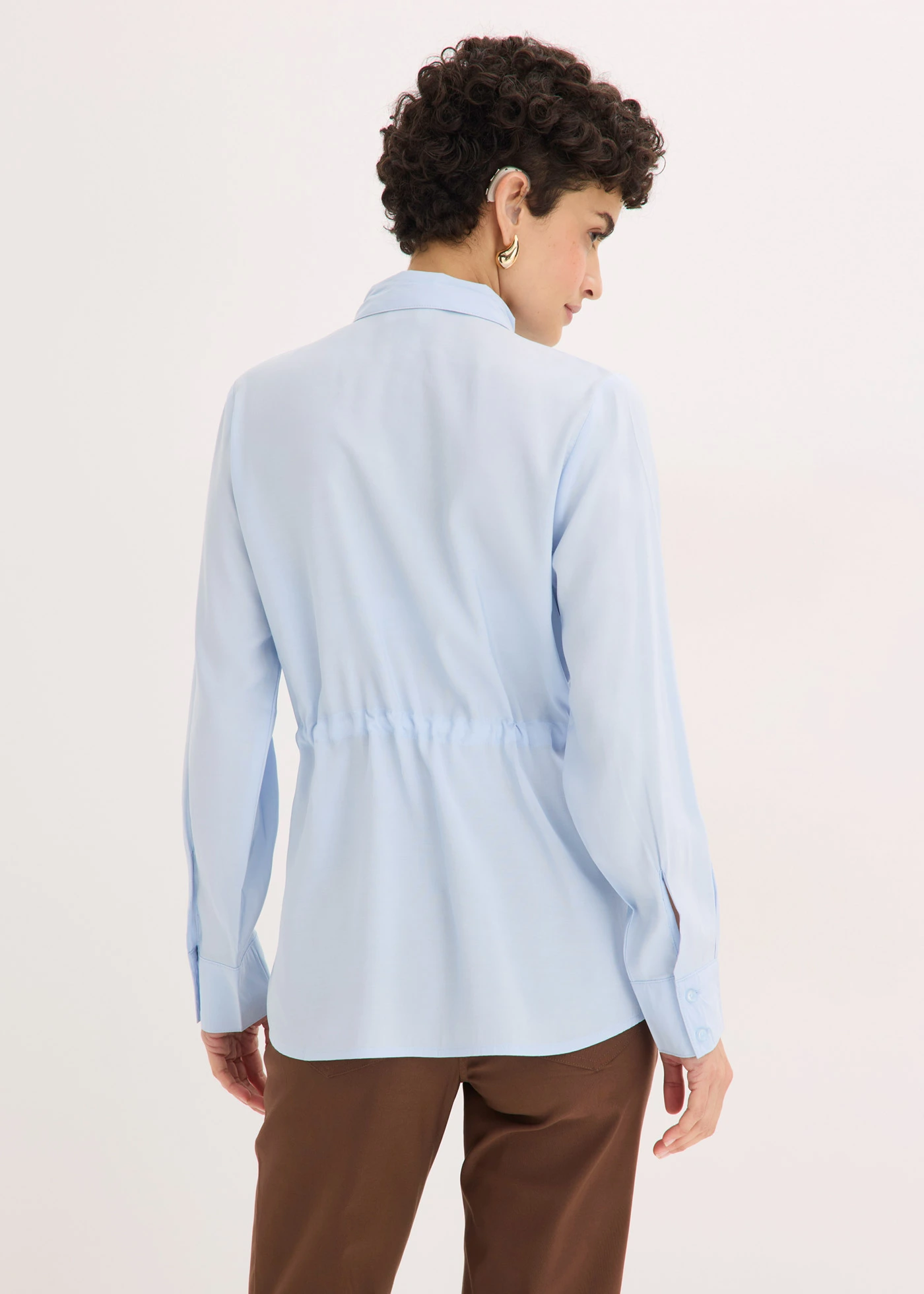 Chemisier en popeline à plis couchés • bleu poudré • Boutique bonprix