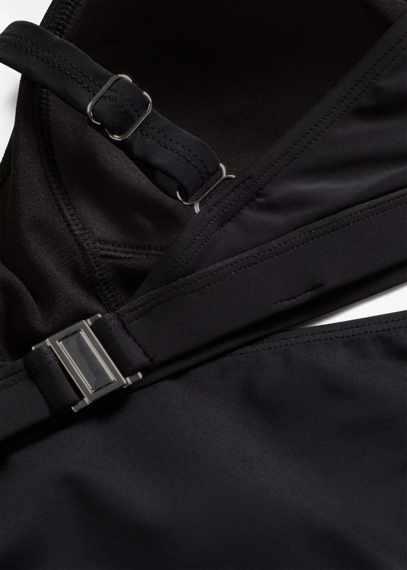 Bikini met V-hals (2-dlg. set) • zwart • bonprix online shop