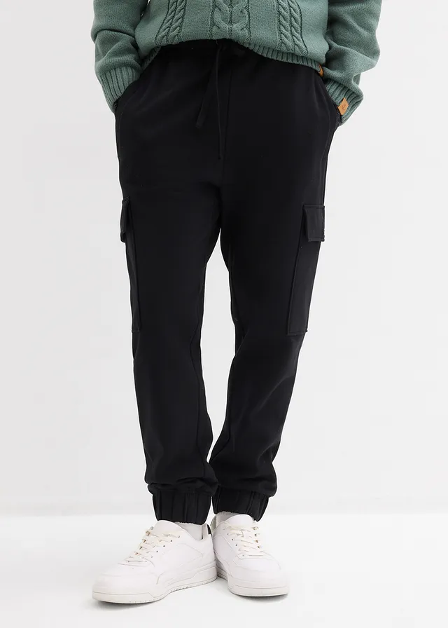 Sportnadrág cargo zsebekkel, Loose Fit • fekete • bonprix áruház