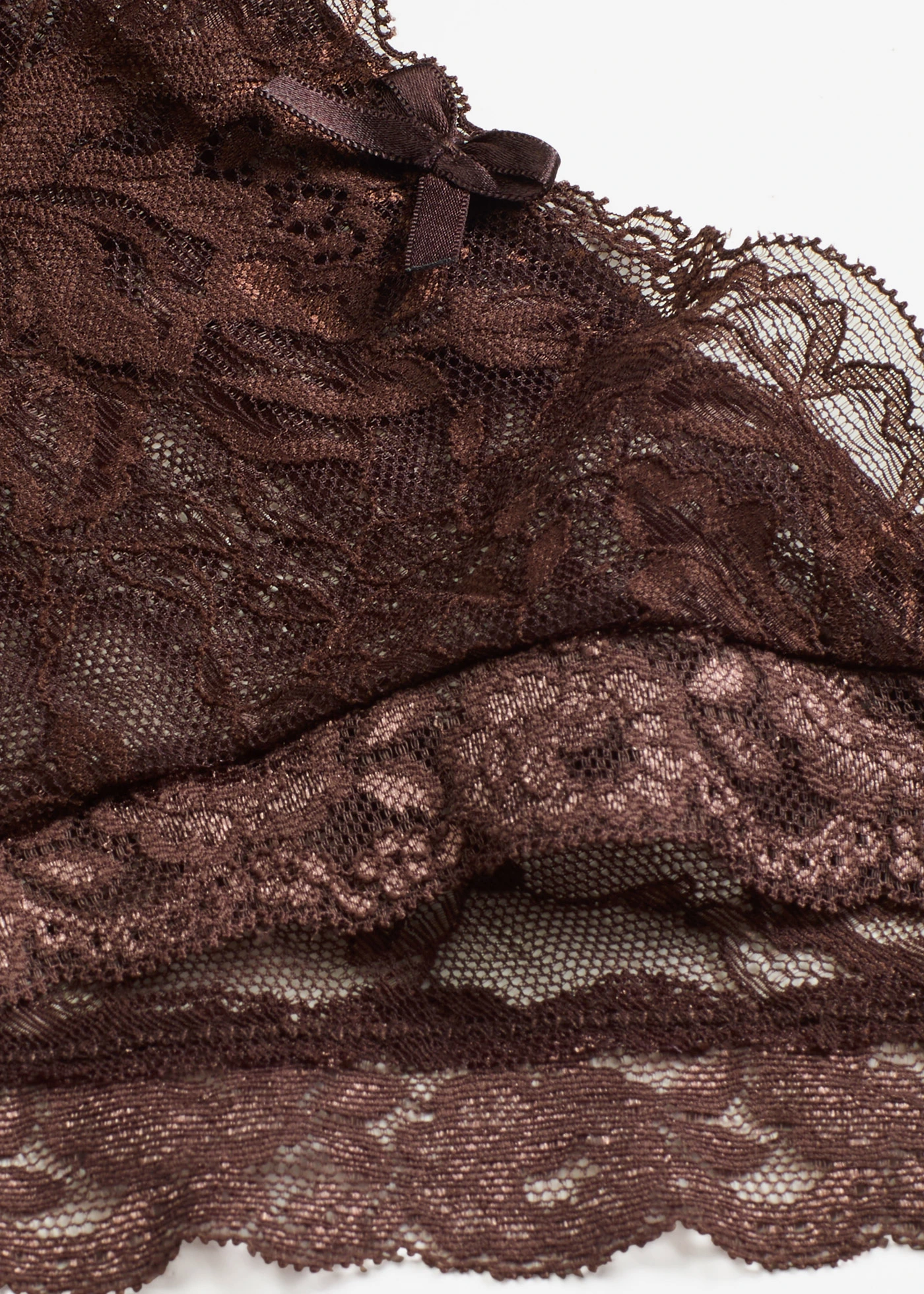 Braziliaanse slip met delicaat kant • donkerbruin • bonprix online shop