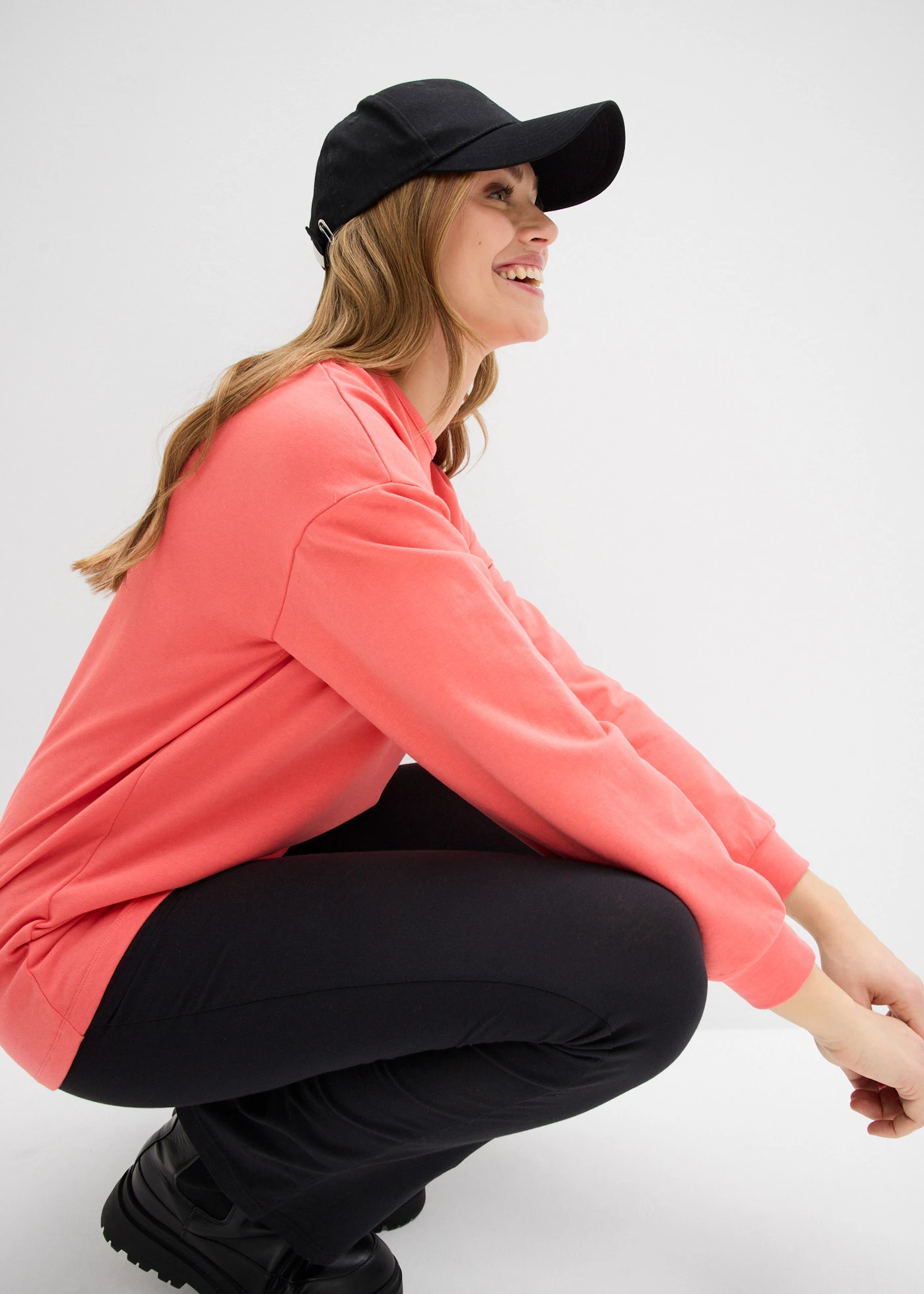 Mikina, vzadu dlhšia, z bavlneého mixu • lososovo ružová • obchod bonprix