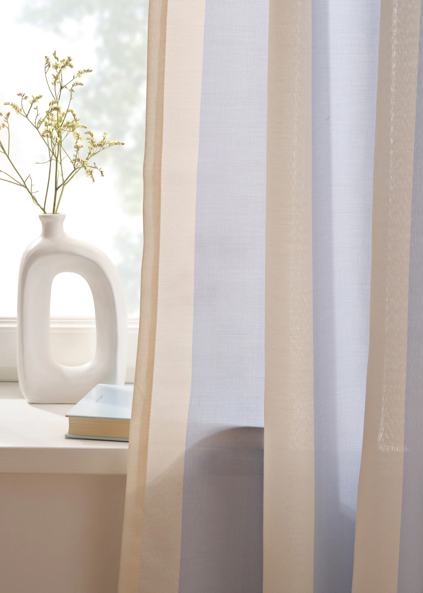 Gestreept gordijn met gerecycled polyester, ook verkrijgbaar in extra lang (1 stuk) • blauw-crème • bonprix online shop