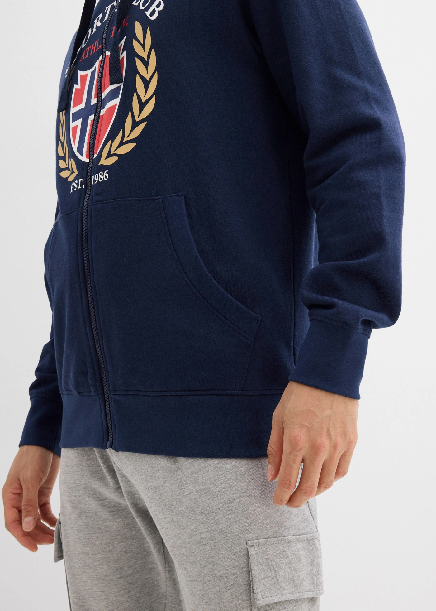 Jachetă casual cu glugă din bumbac 100% • bleumarin cu imprimeu • magazin bonprix