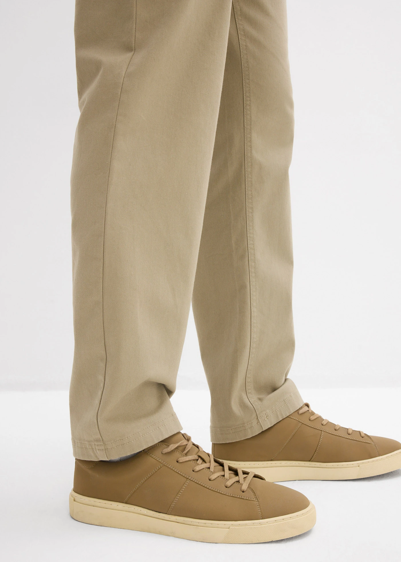 Spodnie ze stretchem relaxed fit z elastyczną gumką w talii, prosta nogawka • khaki • sklep bonprix