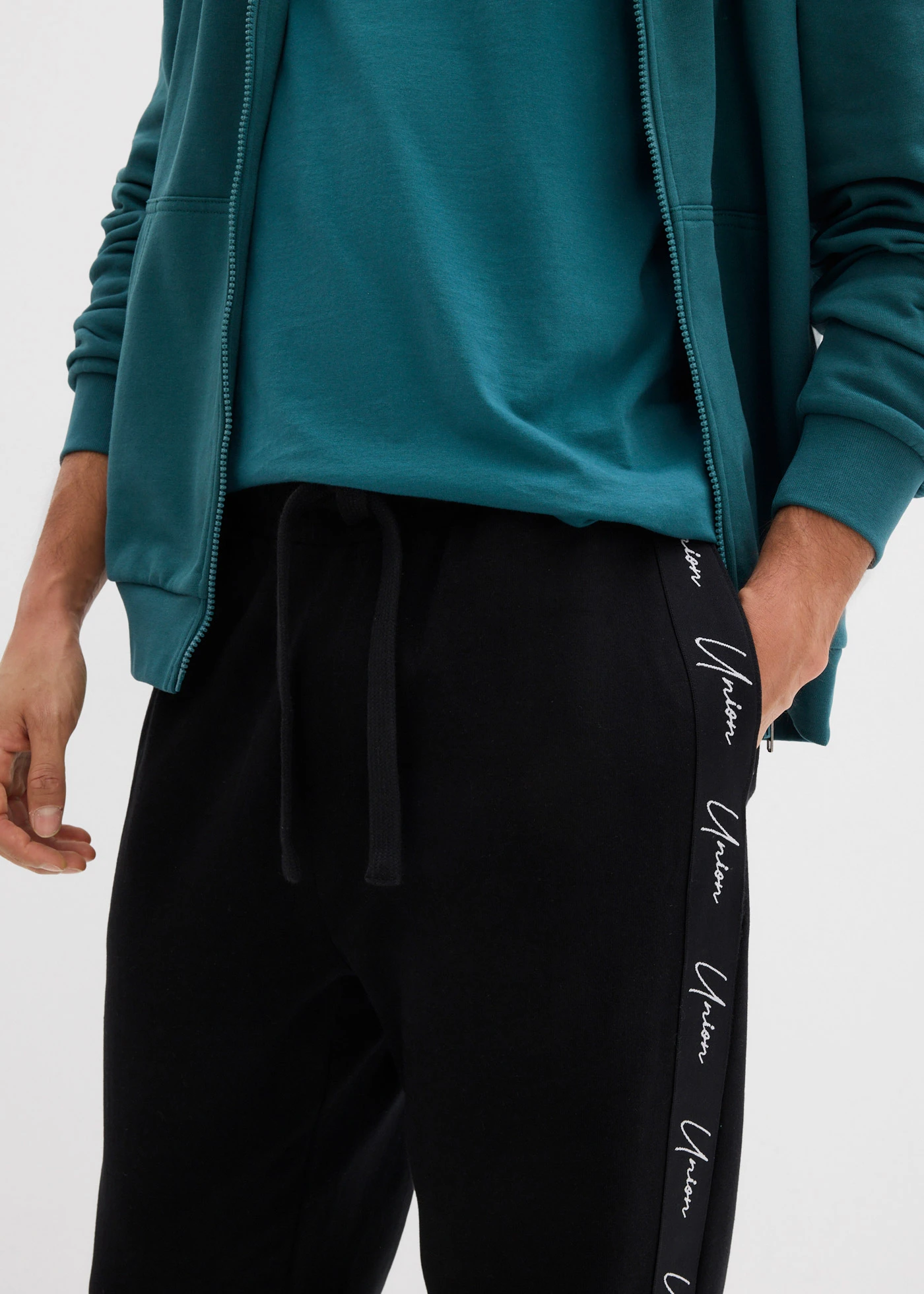 Tepláky z čistej bio bavlny, Loose Fit • čierna • obchod bonprix