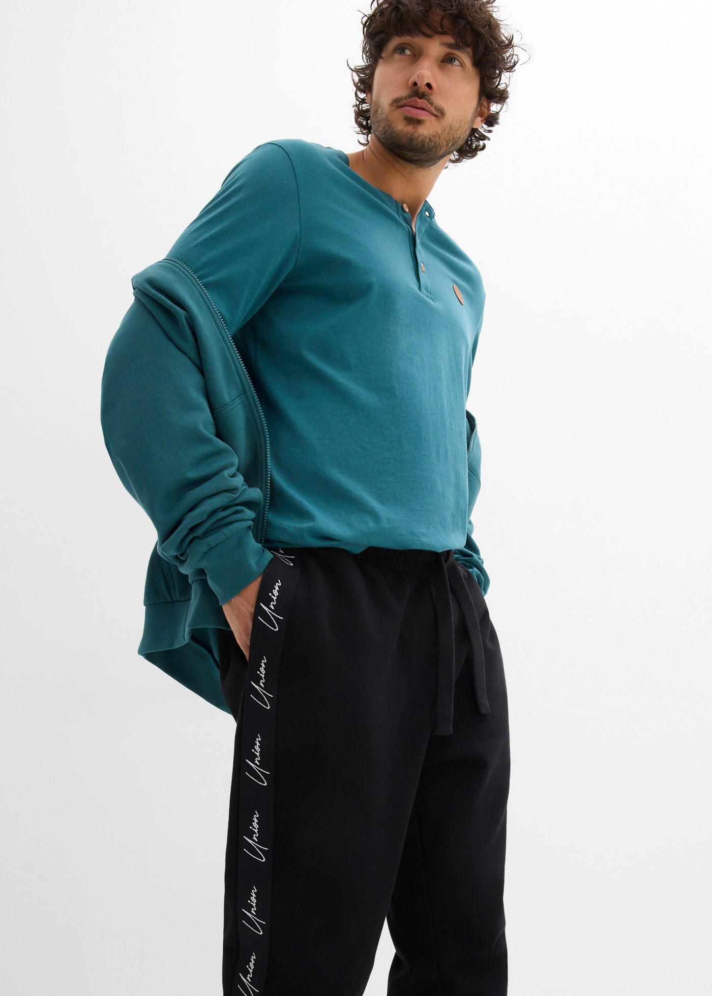 Spodnie joggingowe z czystej bawełny organicznej o kroju loose fit • czarny • sklep bonprix