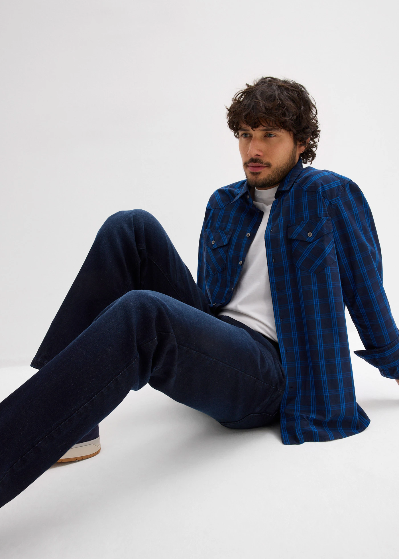 Dżinsy regular fit z domieszką stretchu, z paskiem, straight • granatowy denim • sklep bonprix