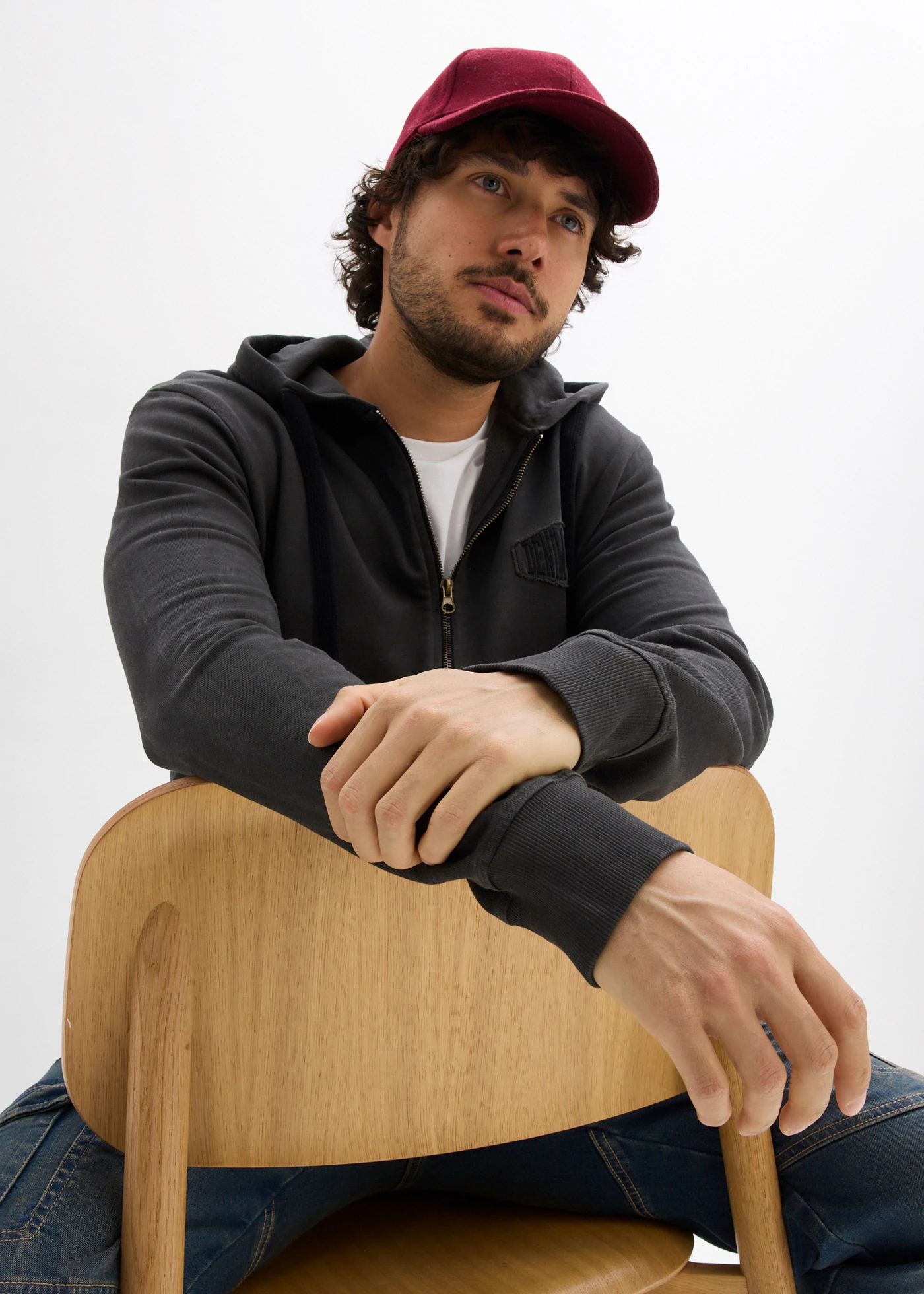 Sweatvest met capuchon in washed out look • zwart used • bonprix online shop