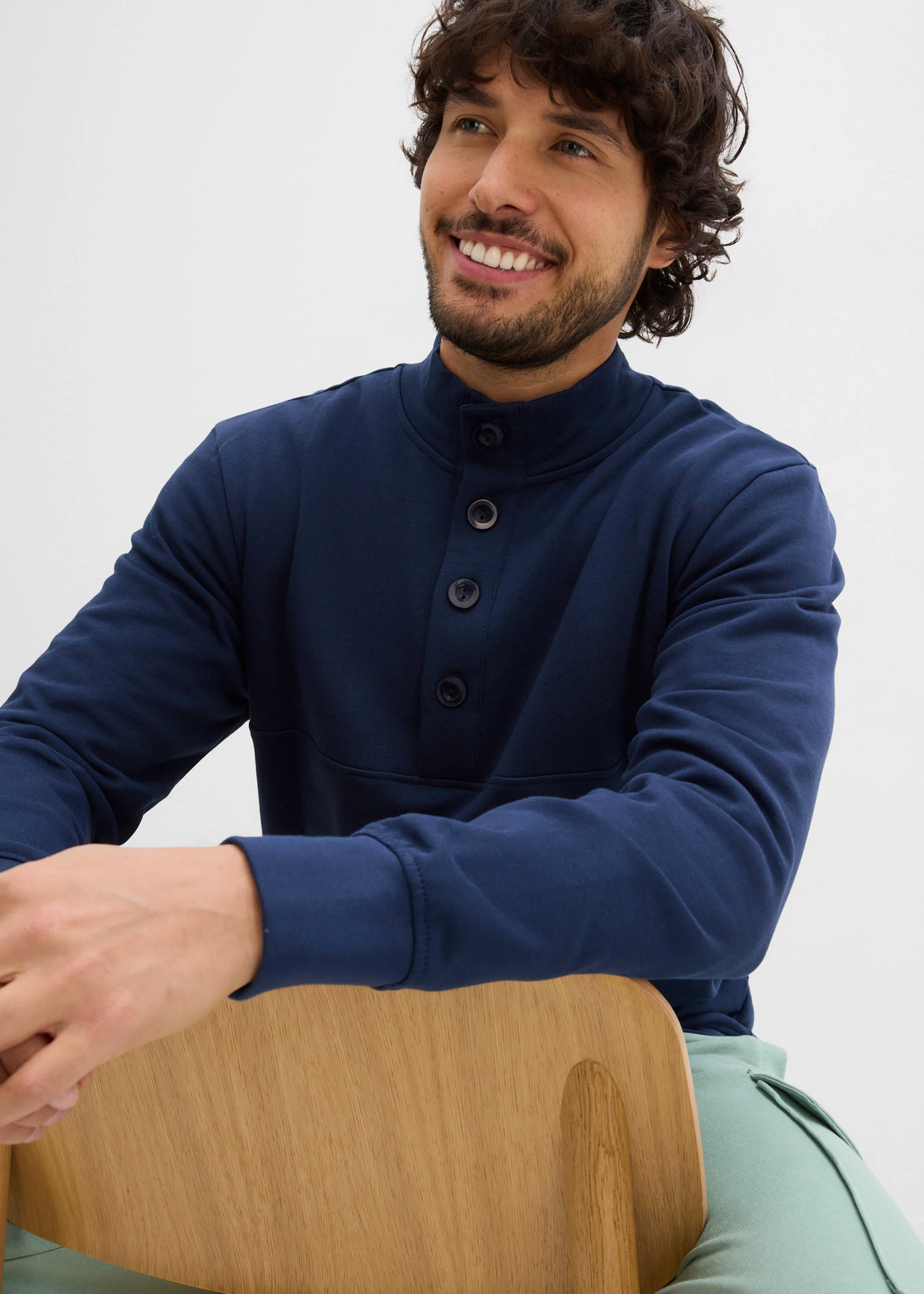 Sweater van biologisch katoen met knoopsluiting • donkerblauw • bonprix online shop