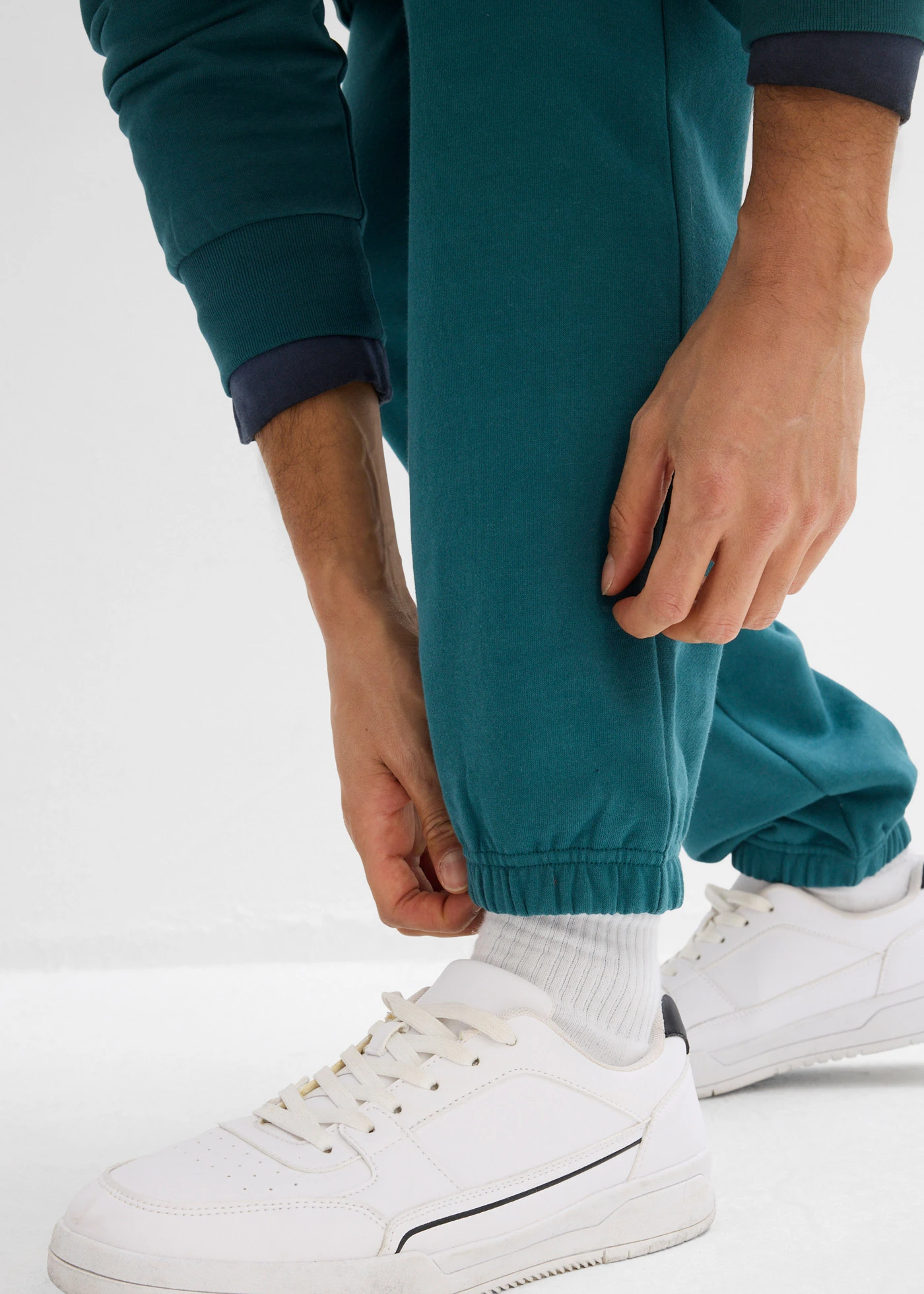 Pantaloni de jogging din bumbac organic 100% • verde-piper • magazin bonprix