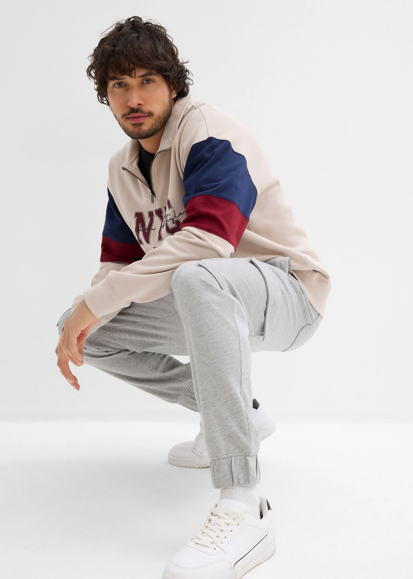 Pantaloni de jogging cu buzunare cargo, Loose Fit • gri deschis melanj • magazin bonprix