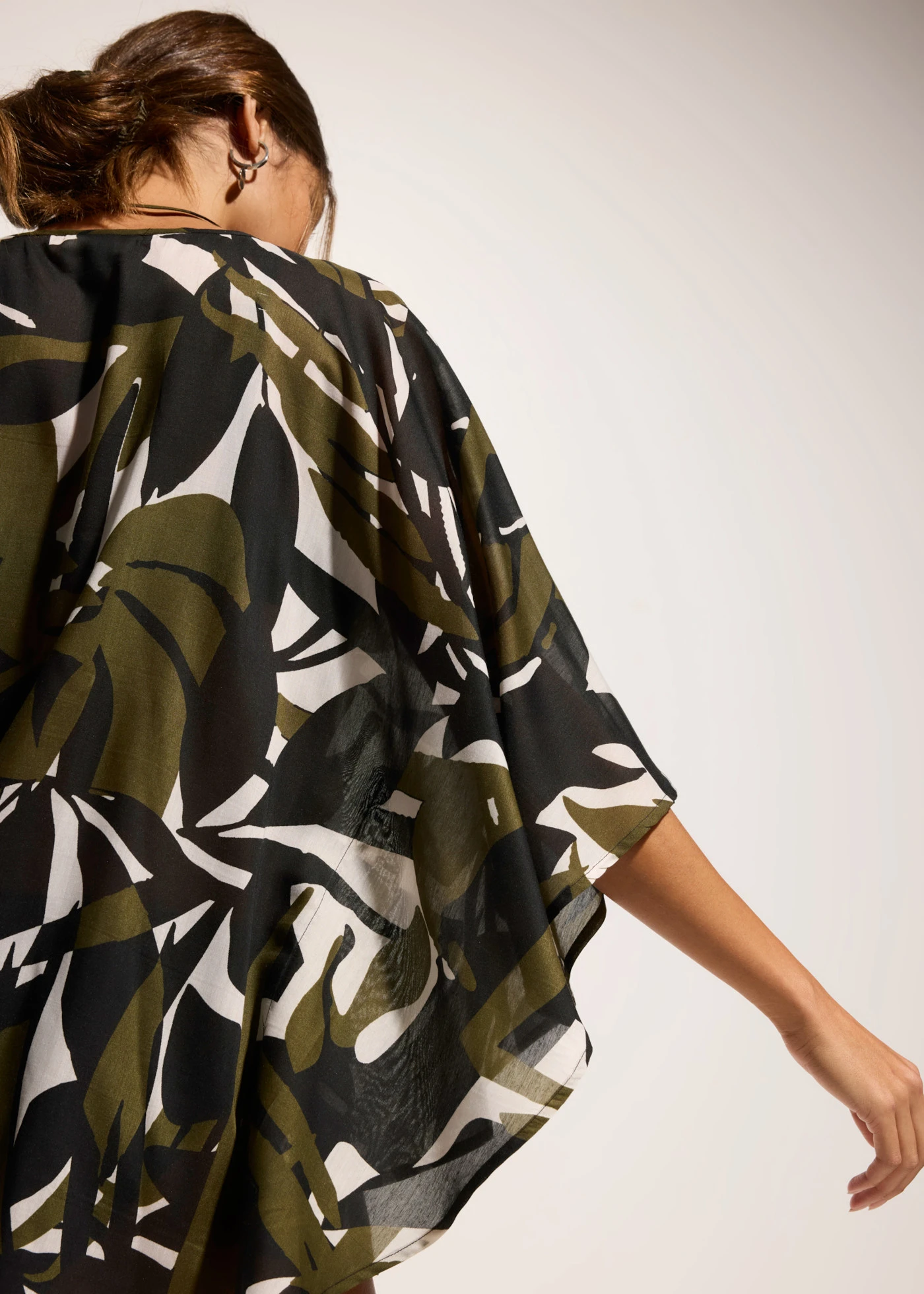 Sukienka tunikowa, prześwitująca • czarny-khaki z grafiką • sklep bonprix