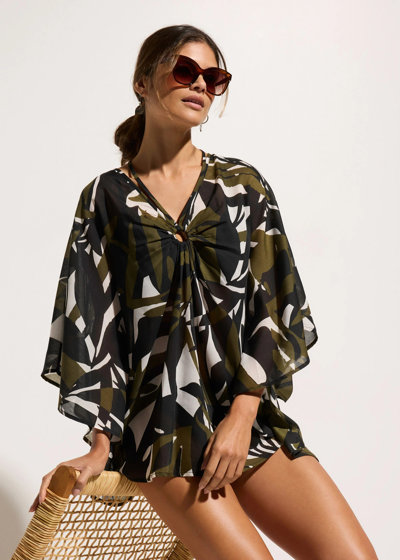 Tunique de plage transparente • noir-kaki foncé graphique • Boutique bonprix
