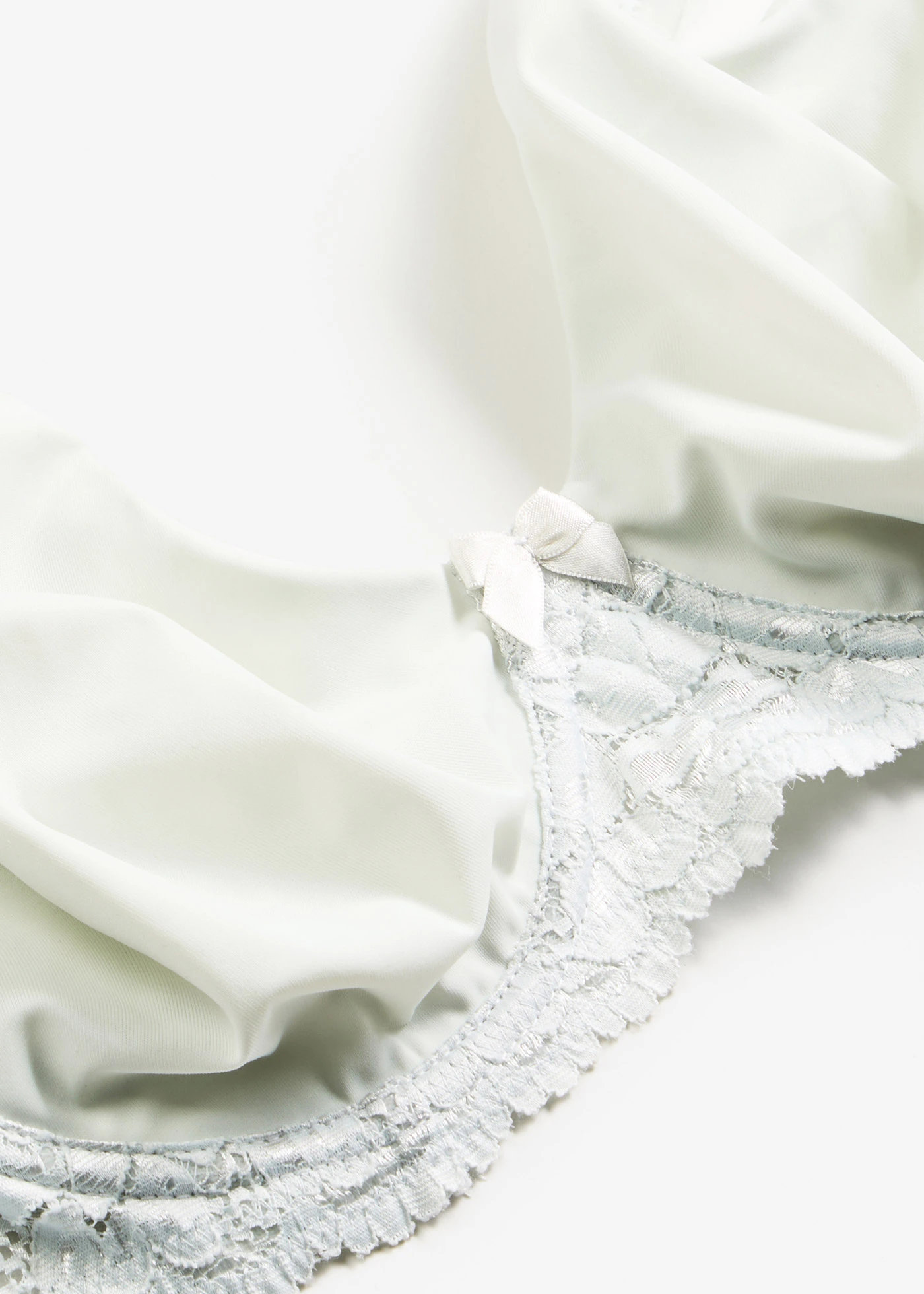 Sima melltartó párnázott vállpántokkal • krémkék • bonprix áruház