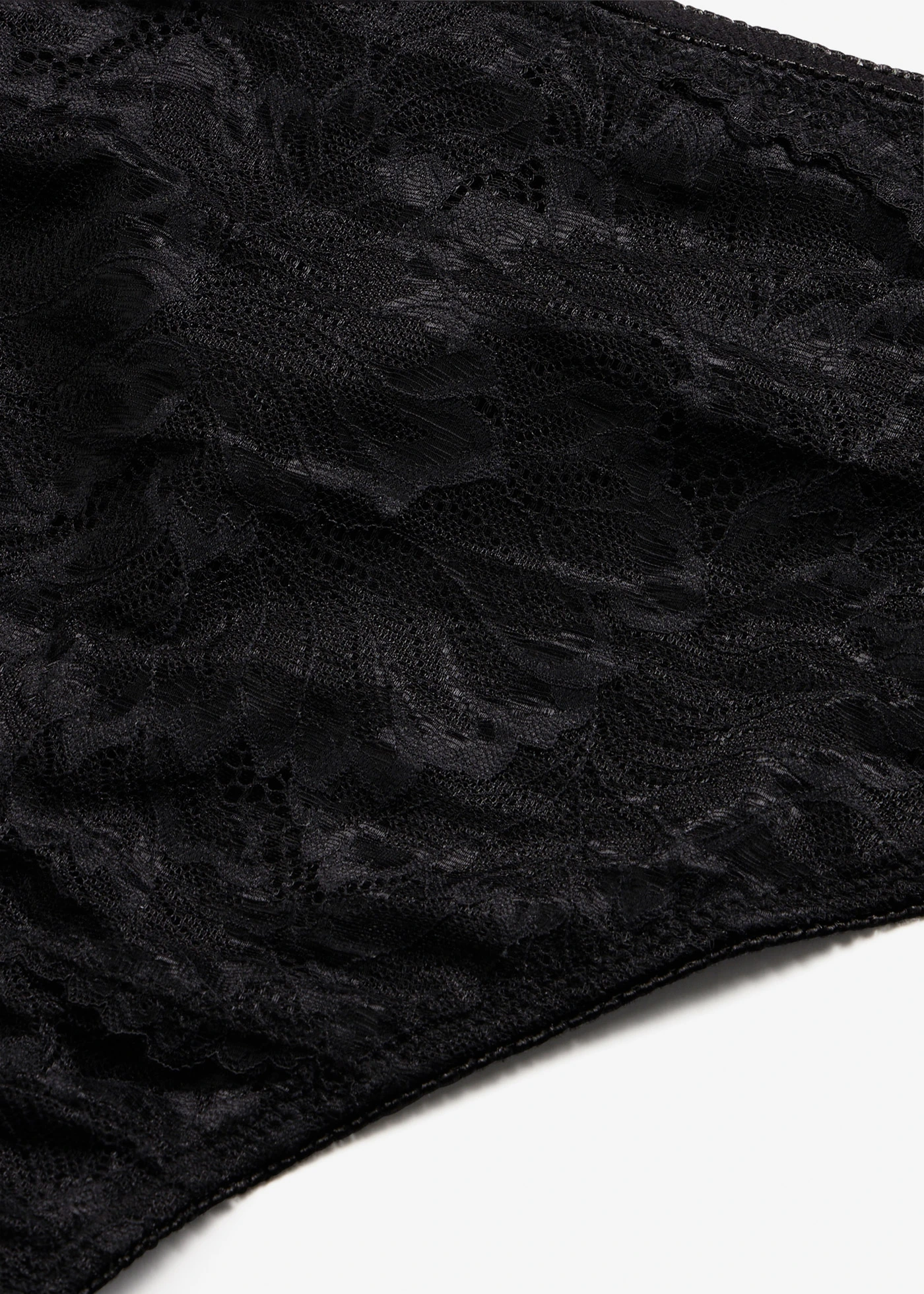 Taillestring met fijn kant • zwart • bonprix online shop