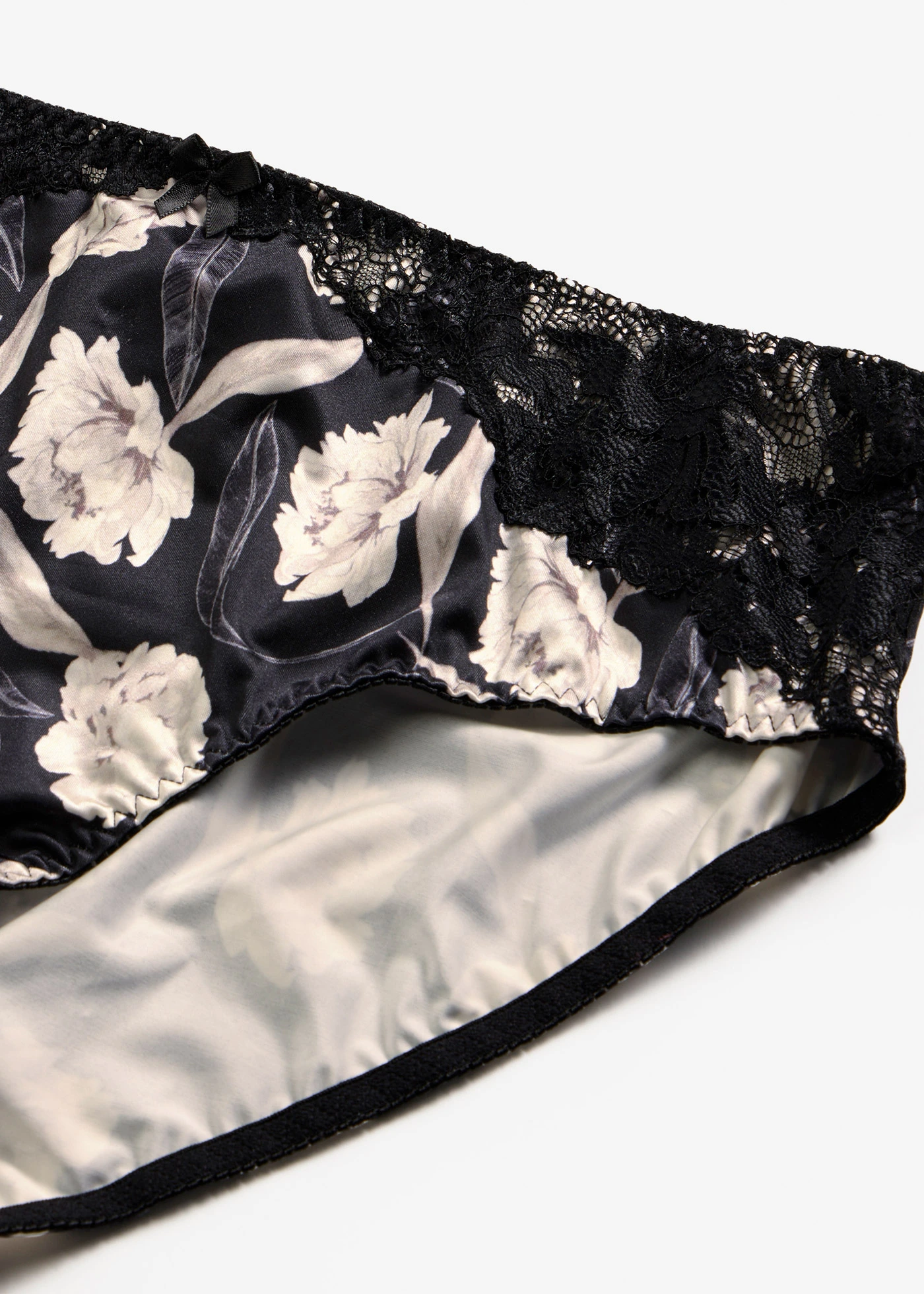 Chilot maxi cu efect lucios și detalii cu dantelă • negru înflorat • magazin bonprix