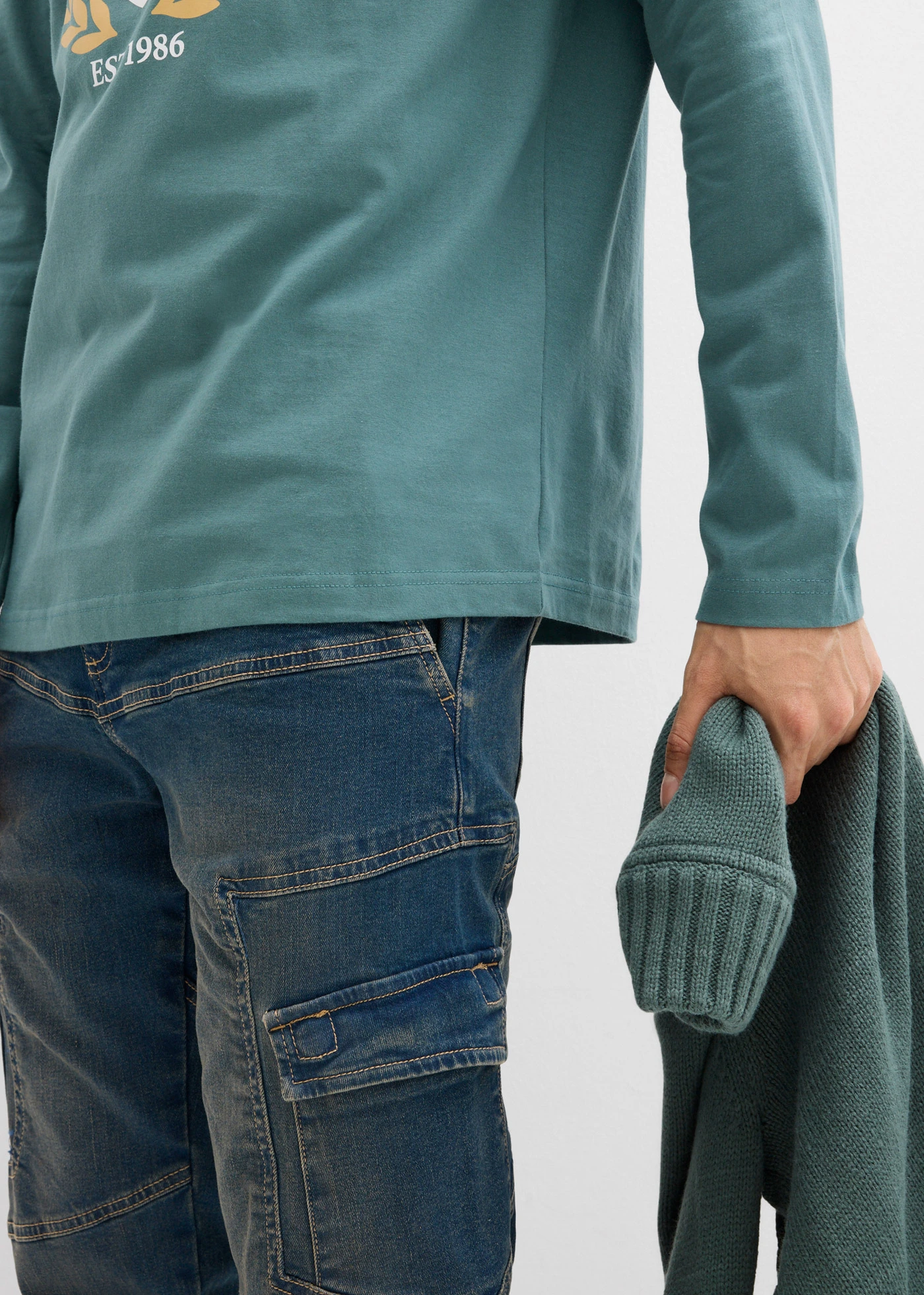 Bluză cu mâneci lungi din bumbac 100% • gri-verde cu imprimeu • magazin bonprix