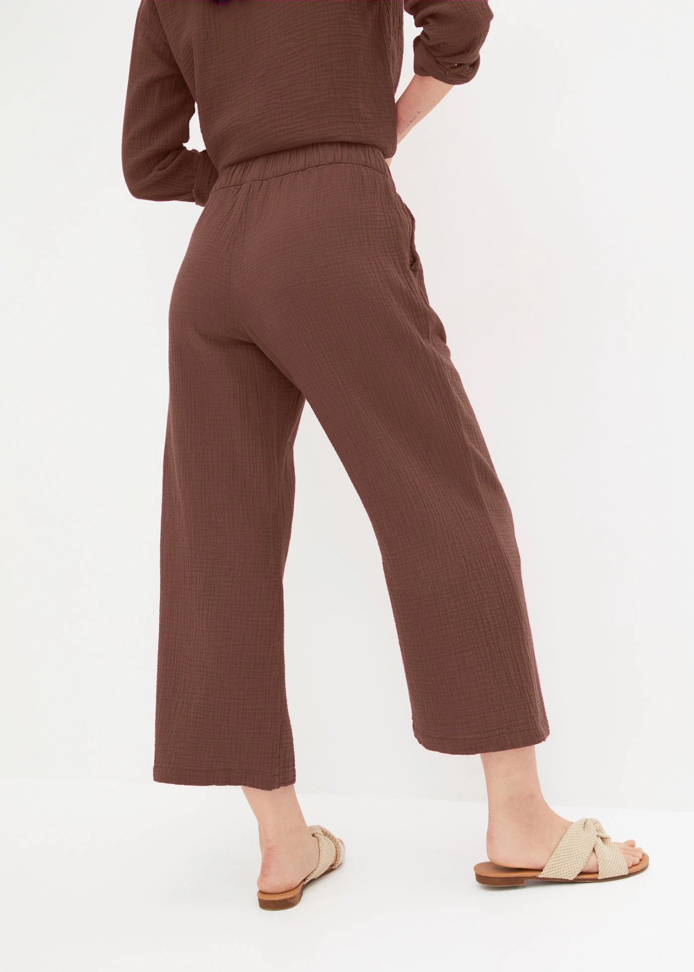 Pantalon large à pinces en gaze de coton • marron • Boutique bonprix