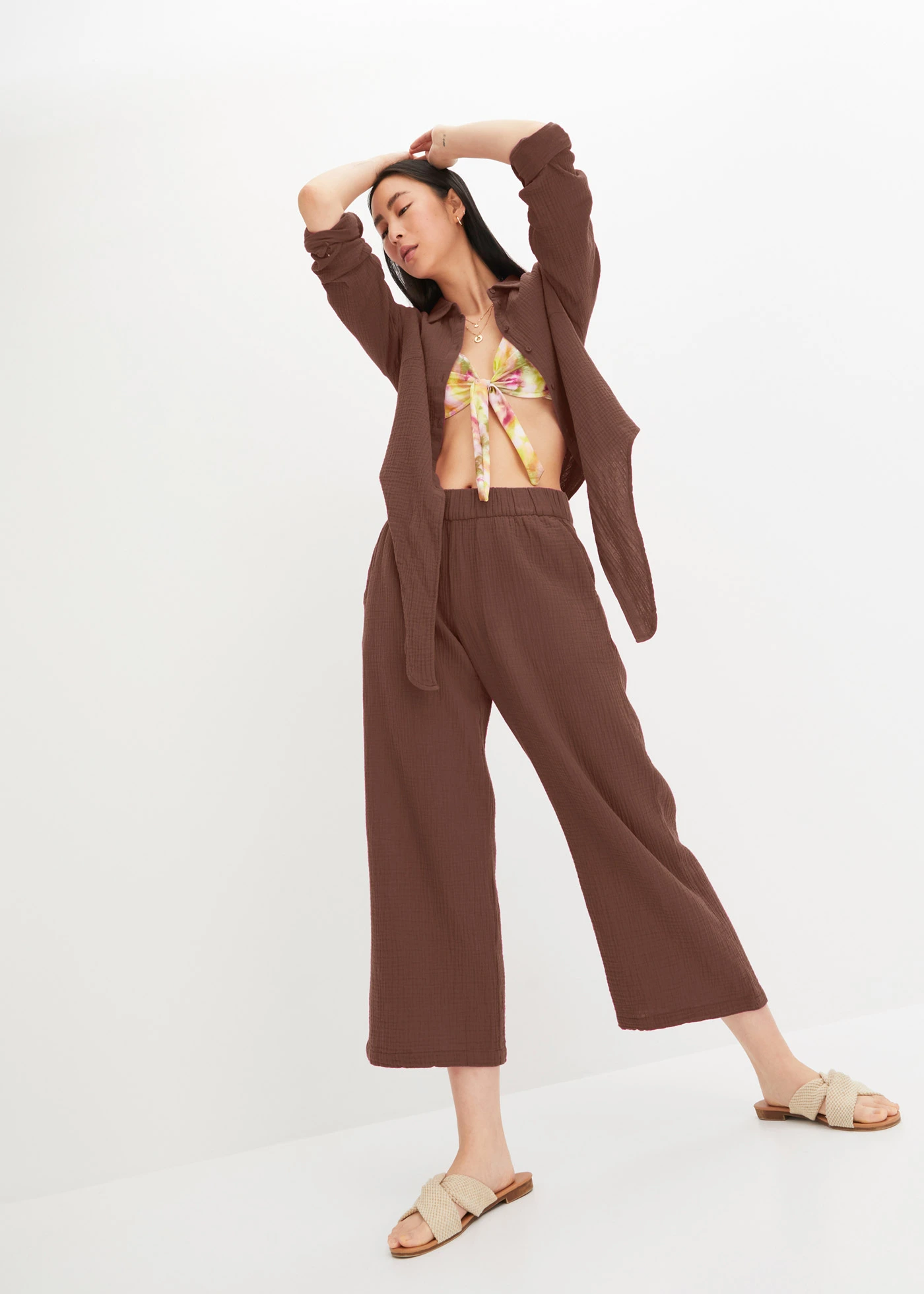 Pantalon large à pinces en gaze de coton • marron • Boutique bonprix