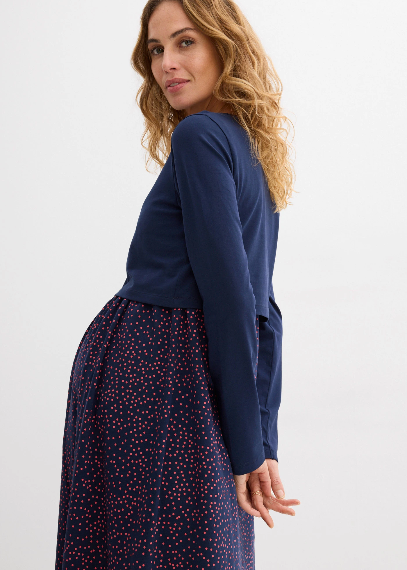 Robe de grossesse et d’allaitement + T-shirt manches longues en coton (ens. 2 pces) • bleu foncé pois rouge corail • Boutique bonprix