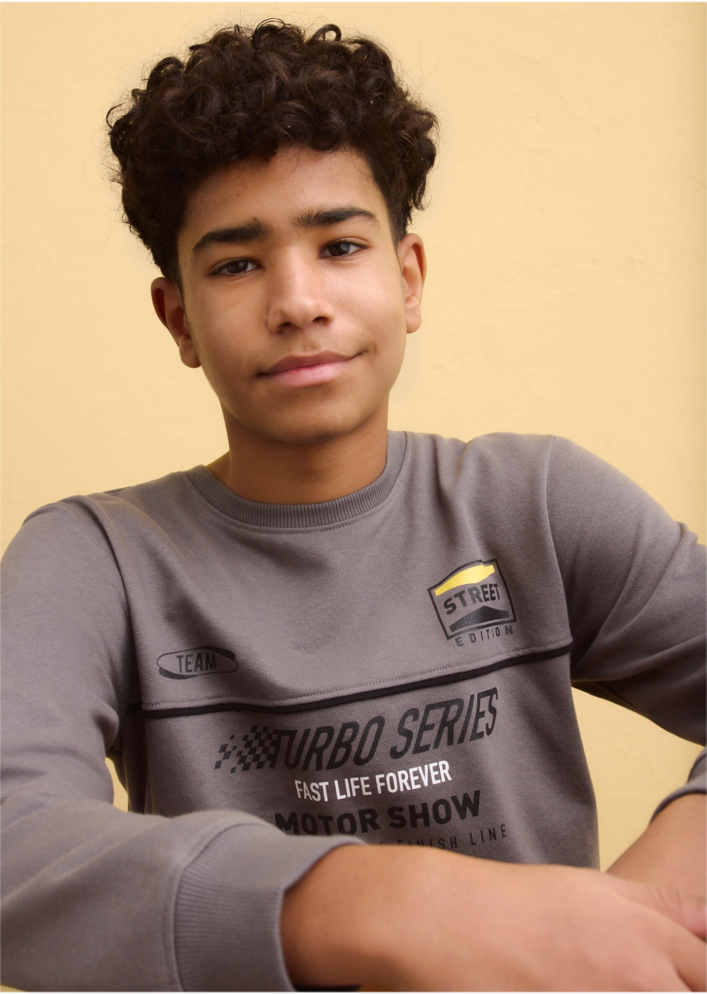 Sweat-shirt doux en coton mélangé • gris fumé imprimé • Boutique bonprix