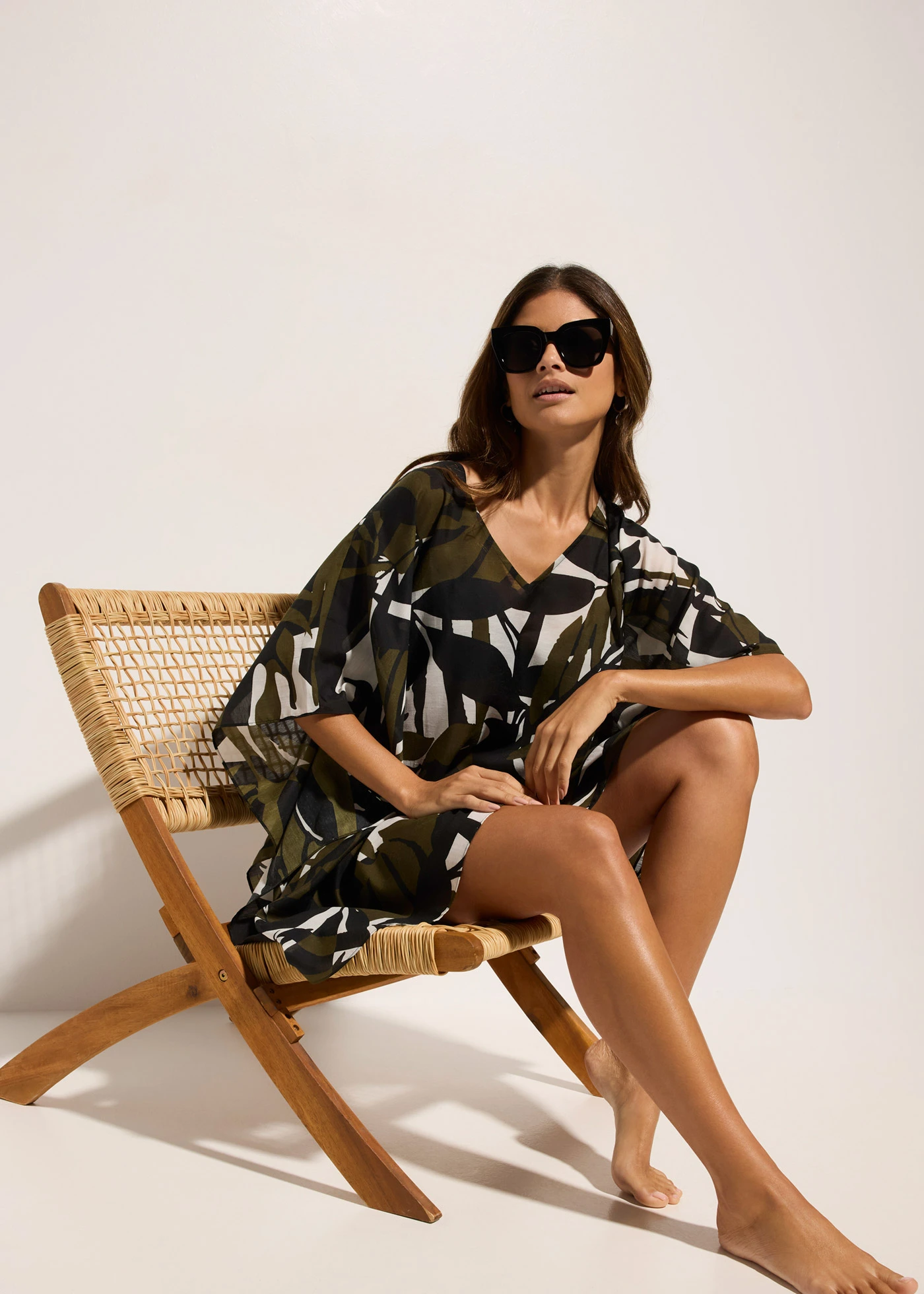 Tunique de plage transparente • noir-kaki foncé graphique • Boutique bonprix