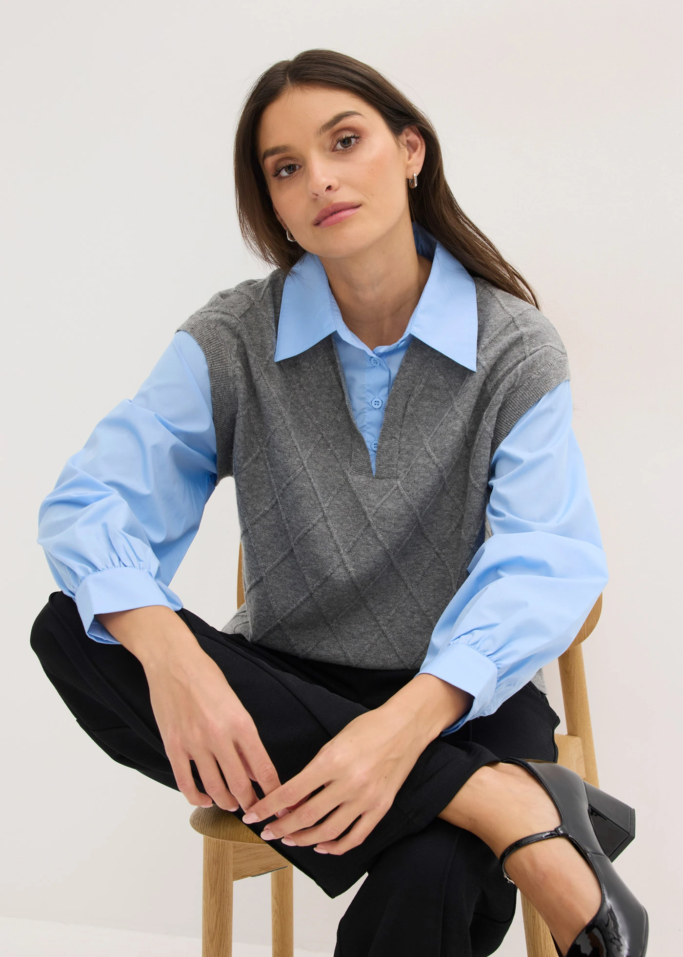 Pull sans manches à empiècement chemisier en coton • gris chiné-bleu clair • Boutique bonprix