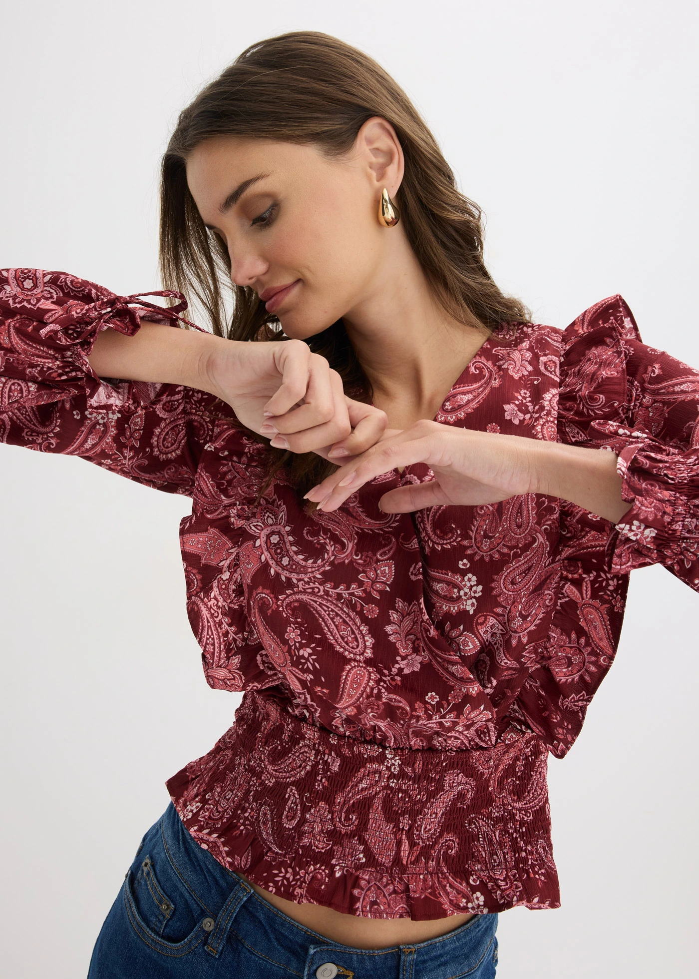 Blouse à volants et smocks • rouge rubis paisley • Boutique bonprix