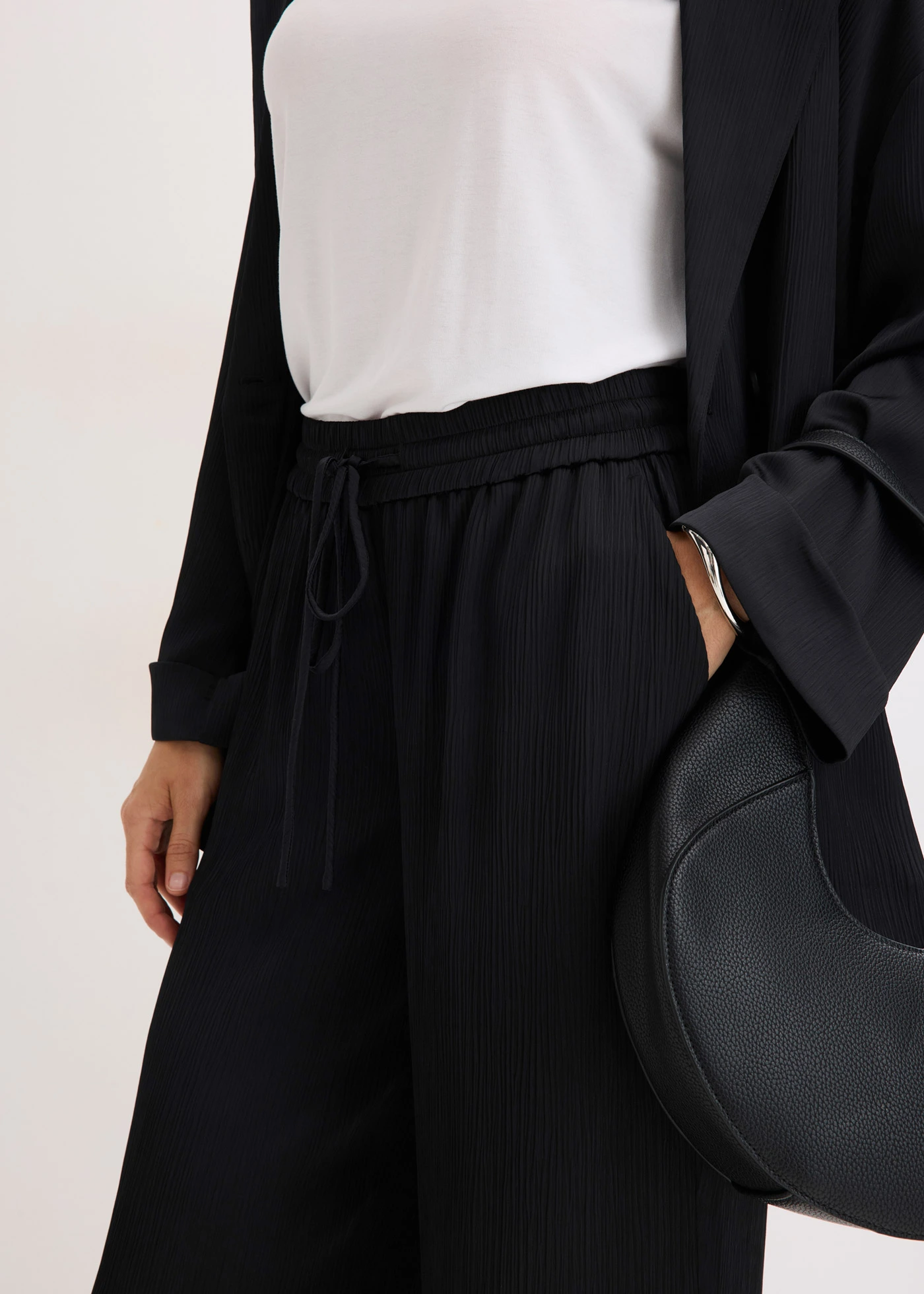 Pantalon large à taille élastiquée • noir • Boutique bonprix