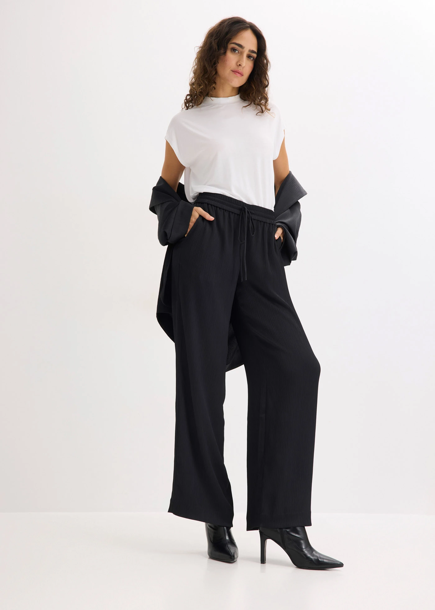 Pantaloni largi cu talie comodă • negru • magazin bonprix