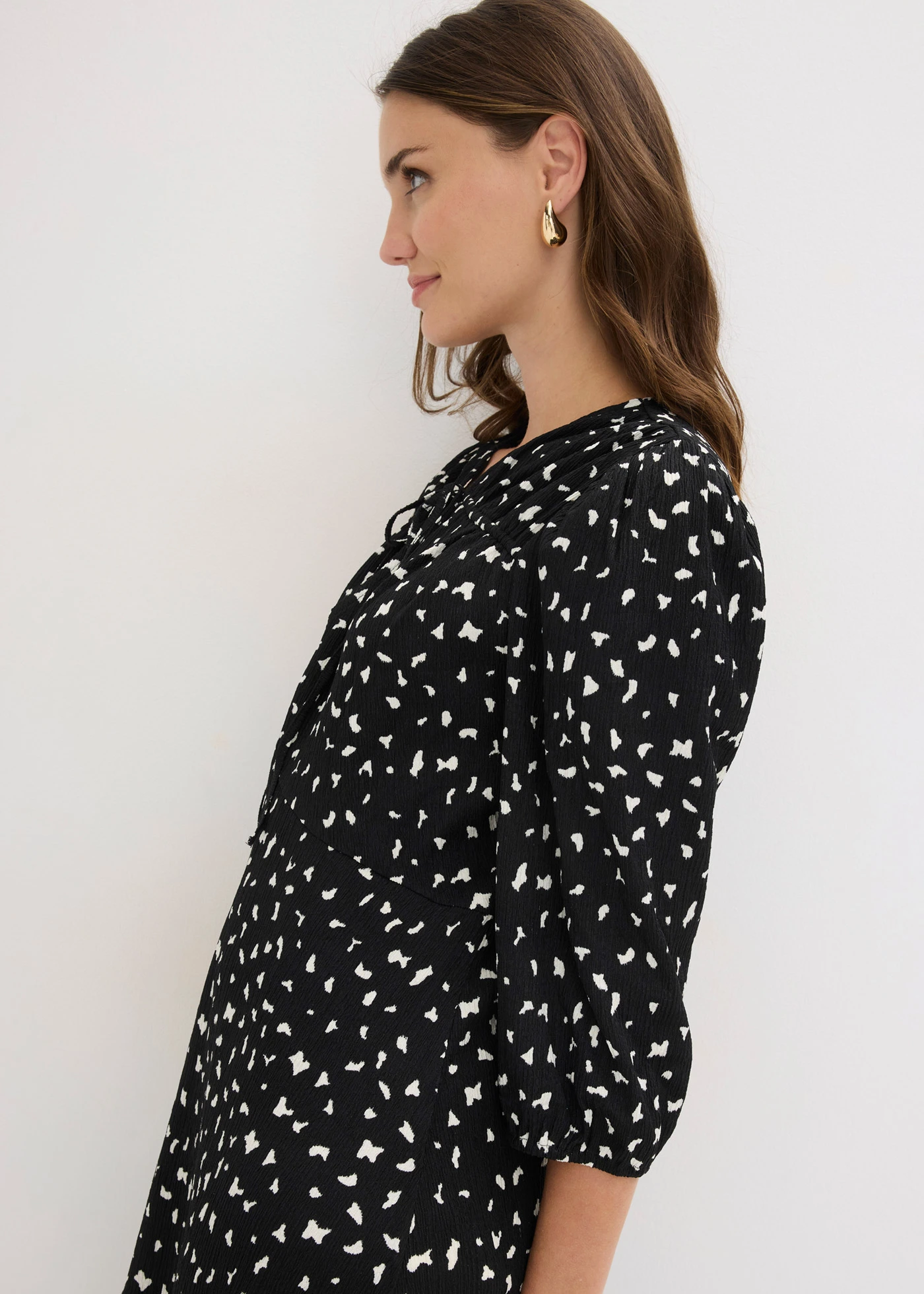 Rochie din jerse în linie de A • negru, cu imprimeu grafic • magazin bonprix