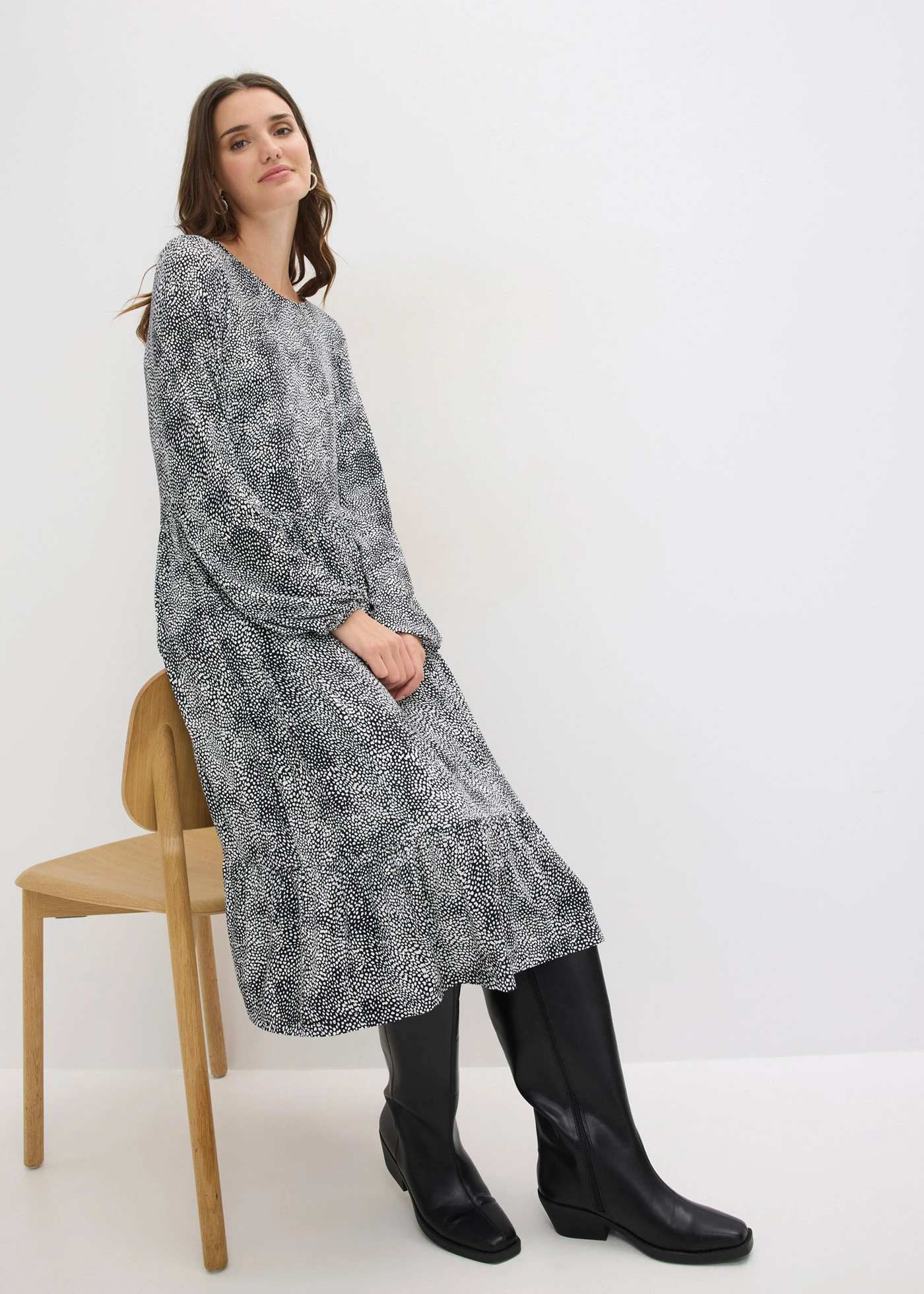 Robe midi en jersey viscose extensible • noir/blanc • Boutique bonprix