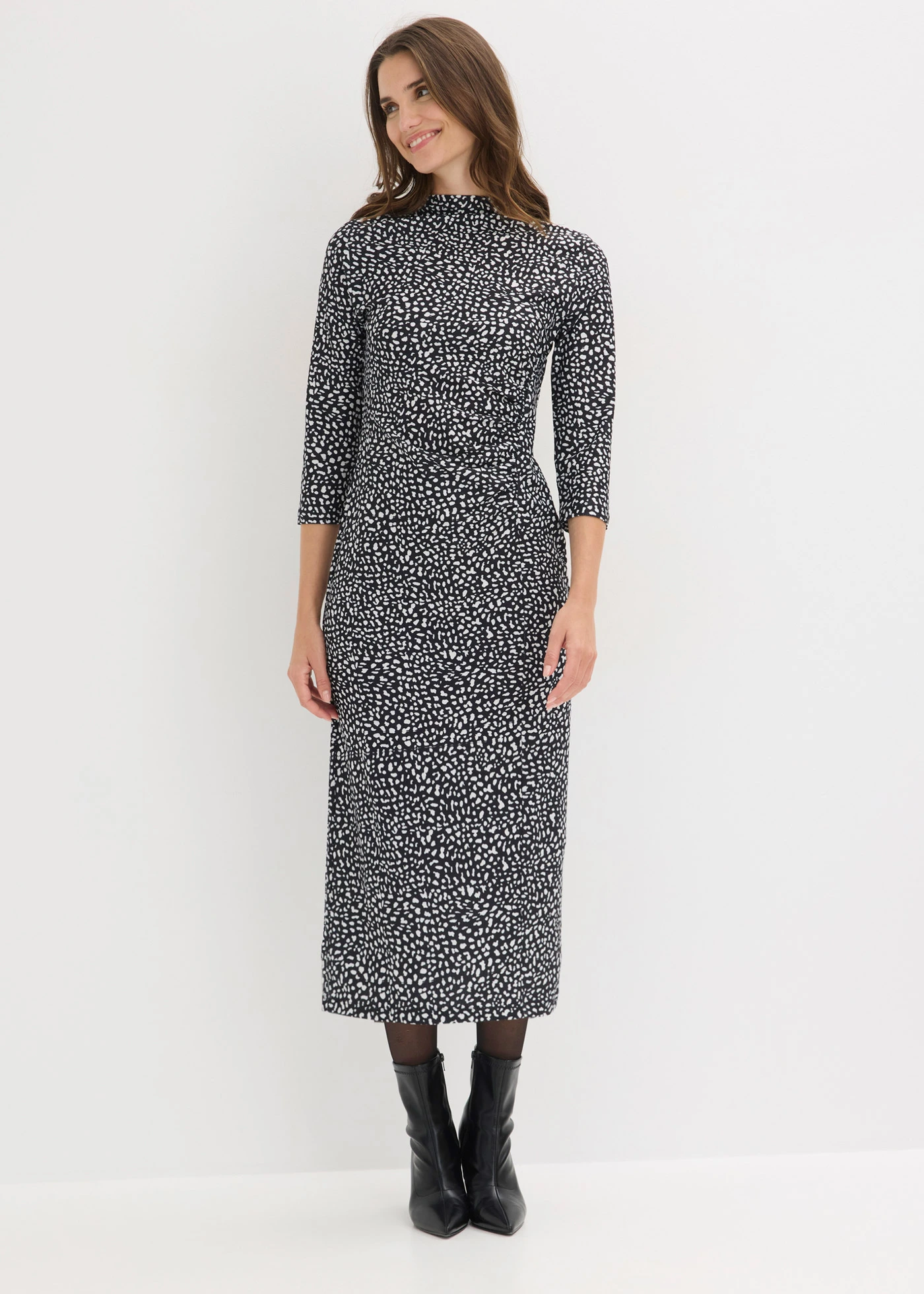 Rochie din jerse • negru-alb cu imprimeu • magazin bonprix