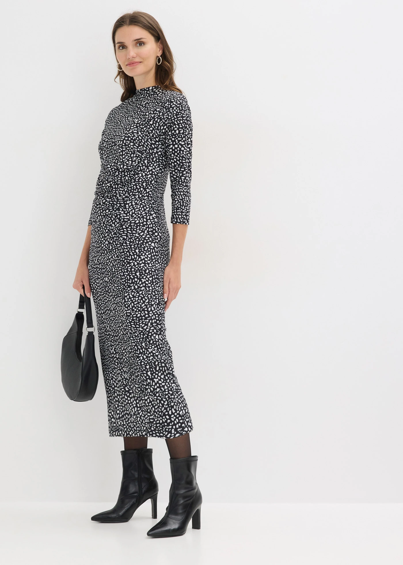 Robe en jersey • noir-blanc imprimé • Boutique bonprix