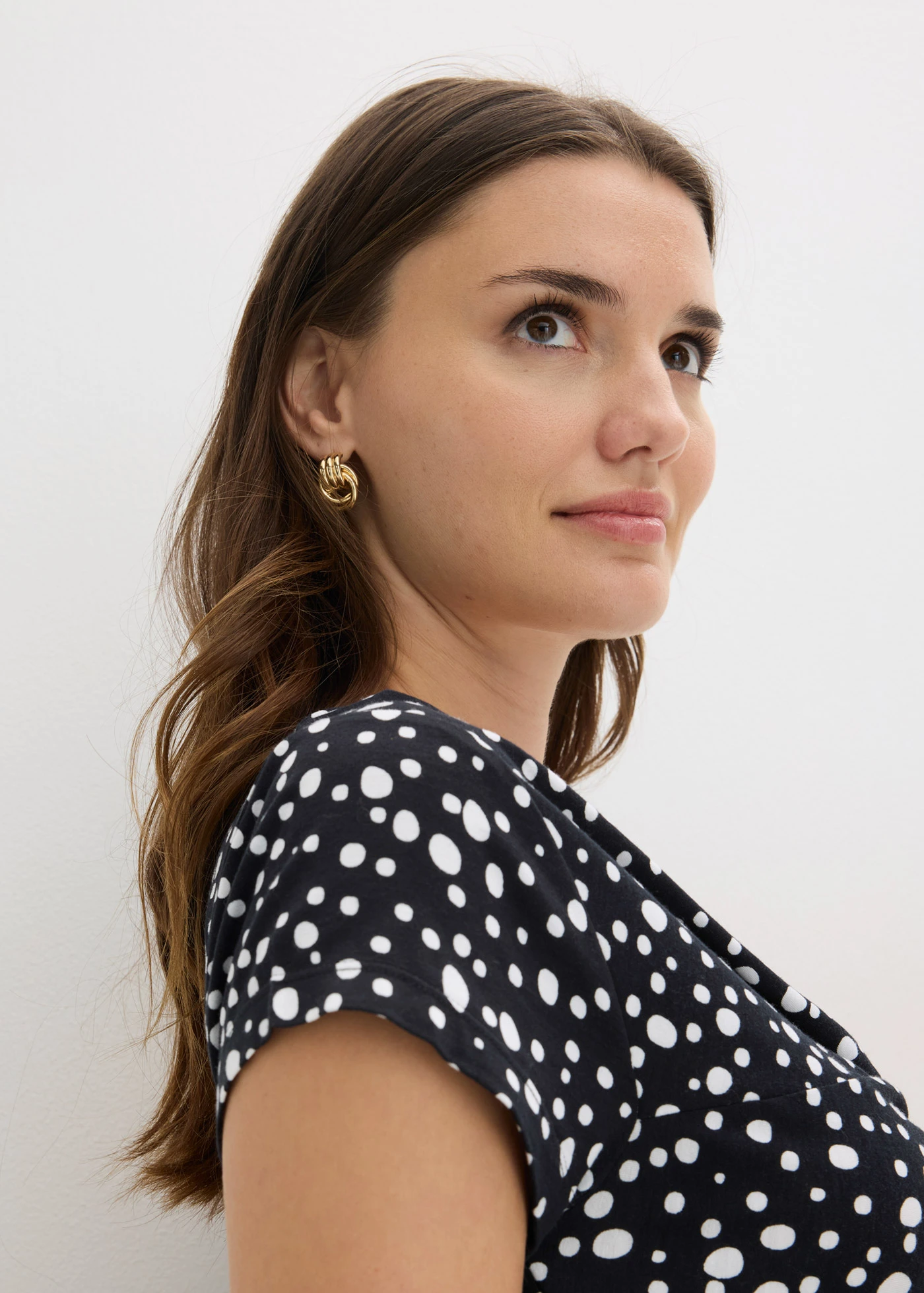 Tričko z viskózové směsi • černo-bílá s puntíky • bonprix obchod