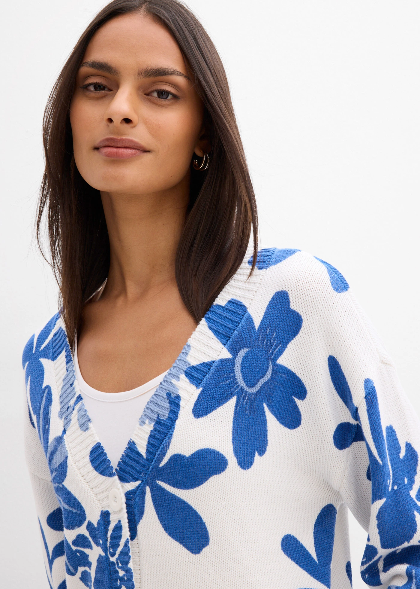 Gebreid vest met bloemenprint • wolwit-middenblauw-arctisch blauw gebloemd • bonprix online shop