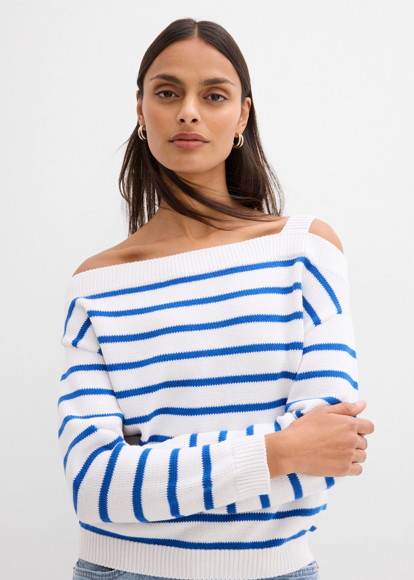 Pull asymétrique ample • blanc-bleu rayé • Boutique bonprix