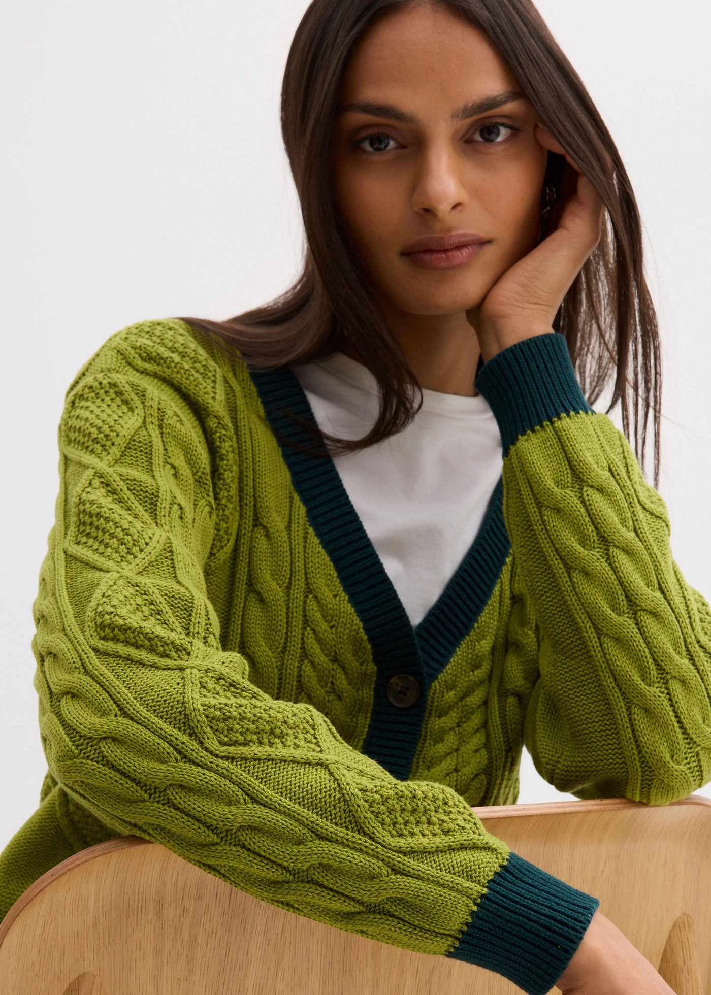 Gilet en maille 100% coton • vert mousse-vert profond • Boutique bonprix