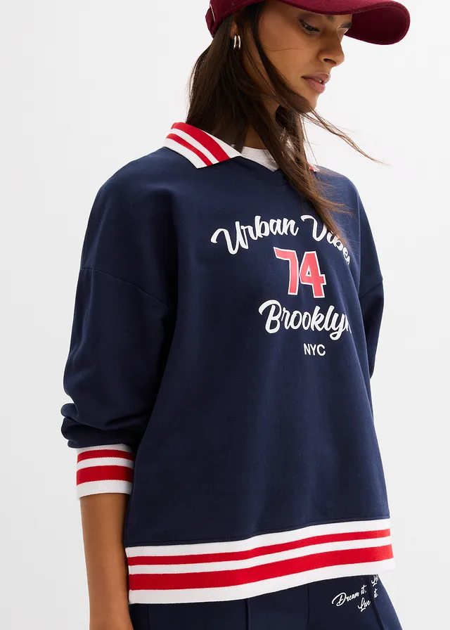 Oversized sweater van puur biologisch katoen • donkerblauw-wit-aardbeirood met print • product-page.page-title-suffix