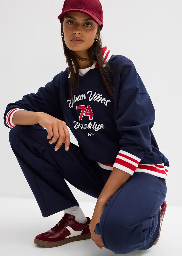 Oversized sweater van puur biologisch katoen • donkerblauw-wit-aardbeirood met print • product-page.page-title-suffix