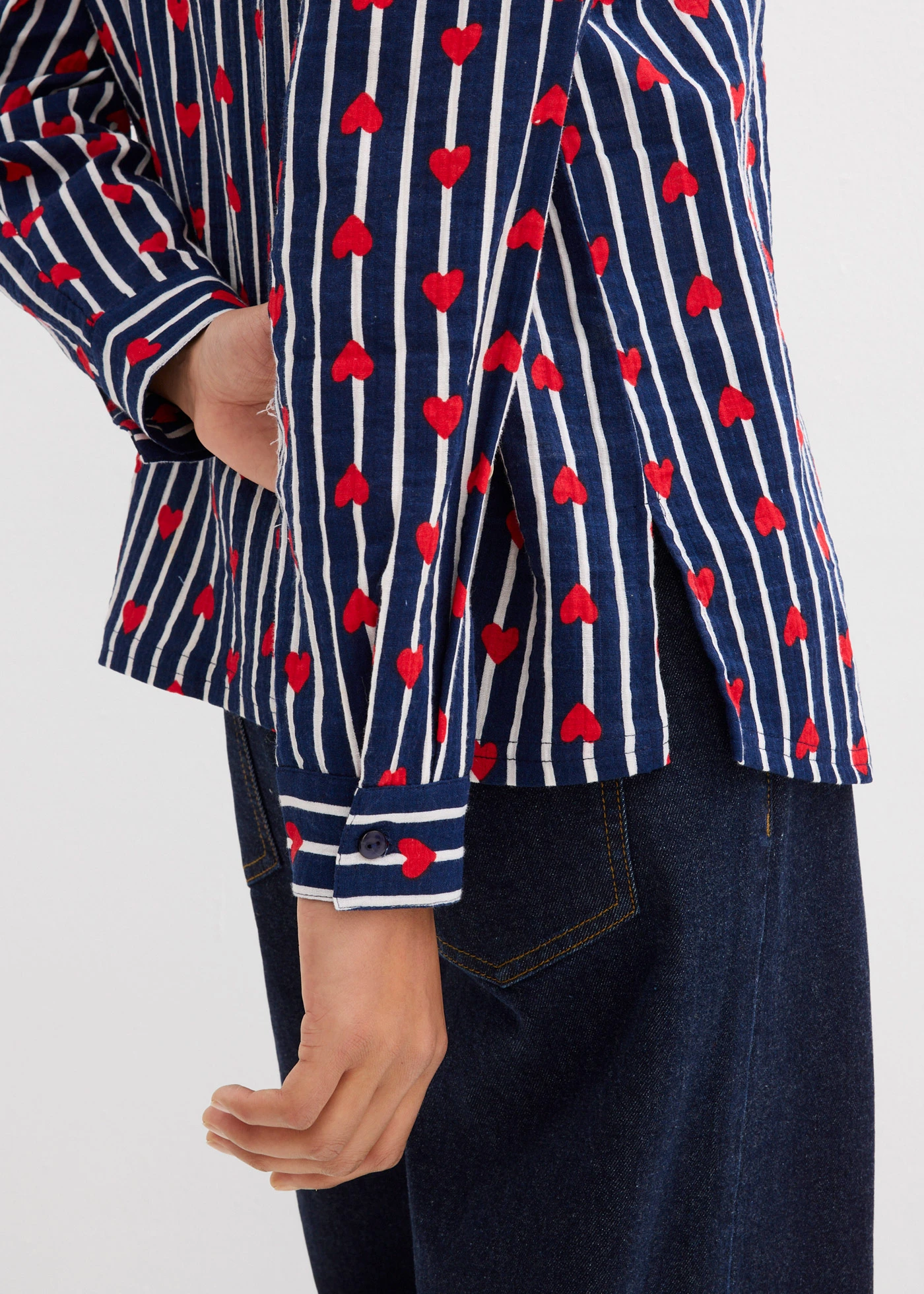 Chemisier doux et oversize en gaze de coton • bleu foncé/blanc rayé • Boutique bonprix