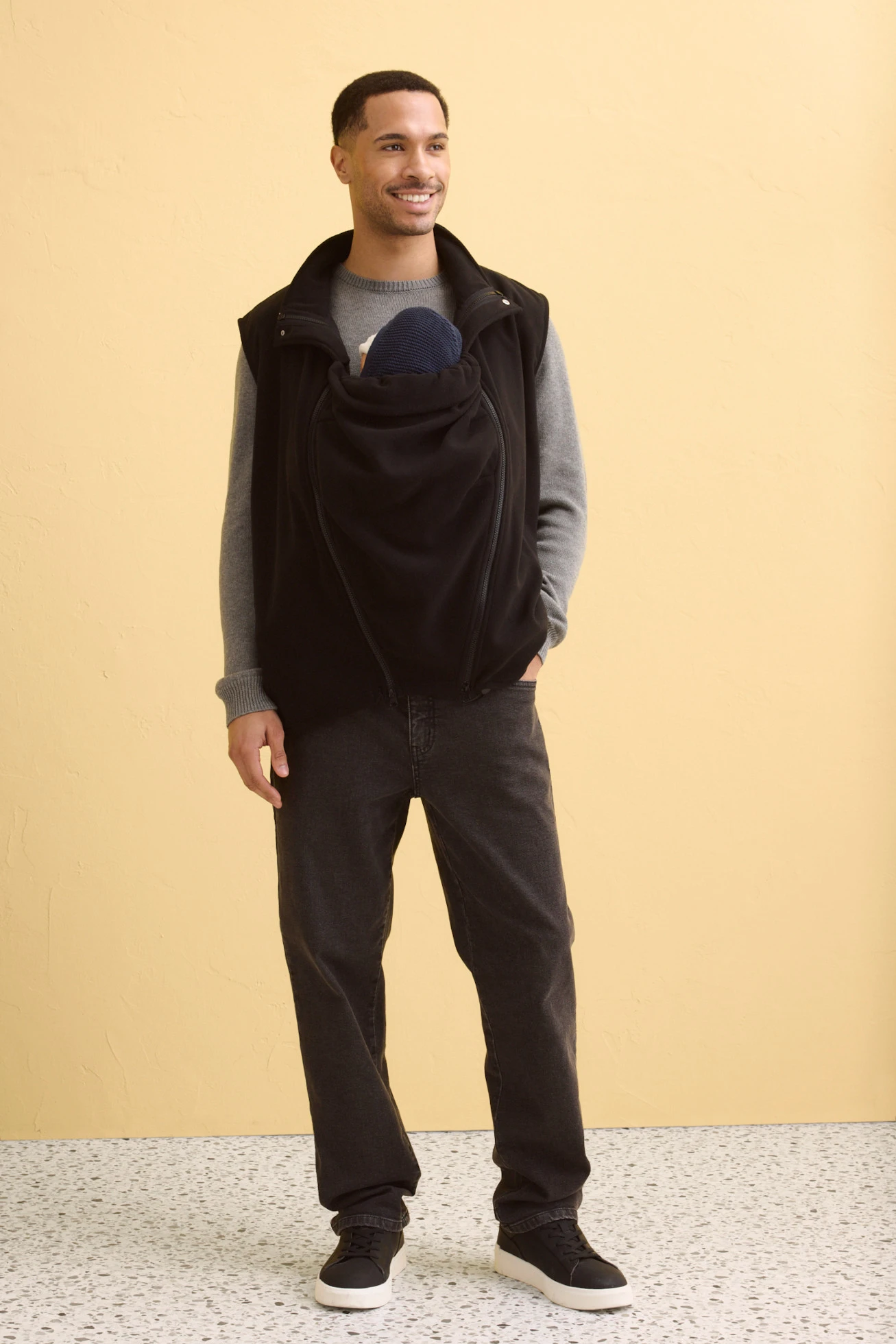 Veste sans manches homme avec empiècement de portage devant et dos • noir • Boutique bonprix