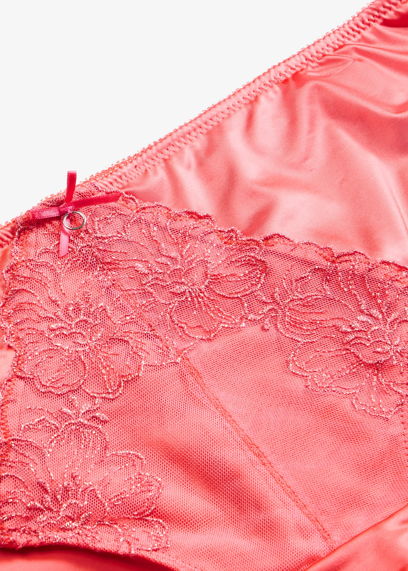 Slip maxi avec dentelle florale brillante • rose corail • Boutique bonprix